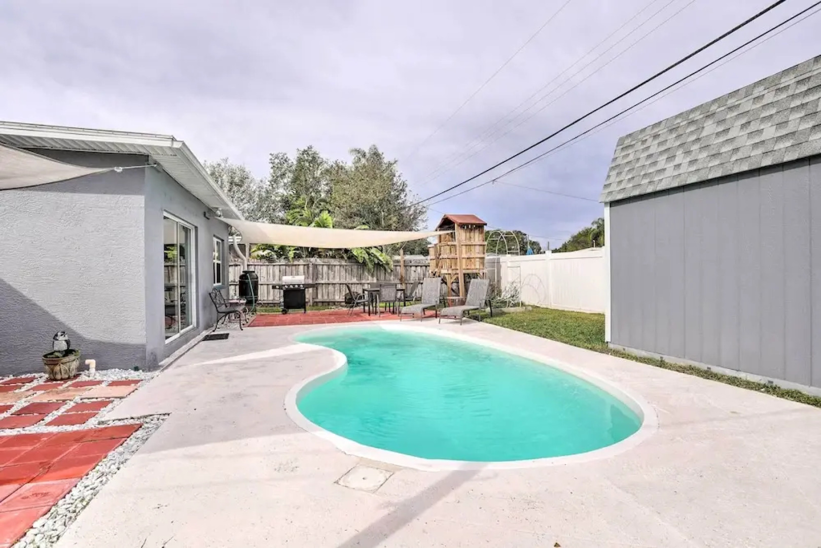 Sun-kissed Largo Escape: Private Pool & Patio