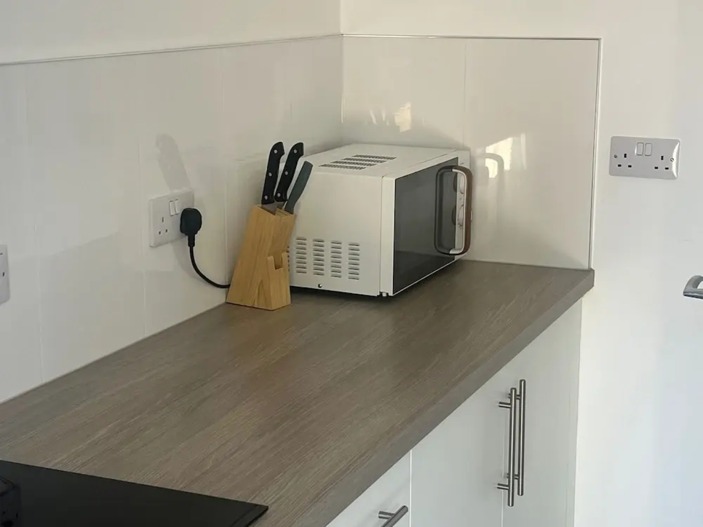 3 Bedroom House - Sleeps 6 & Free Parking