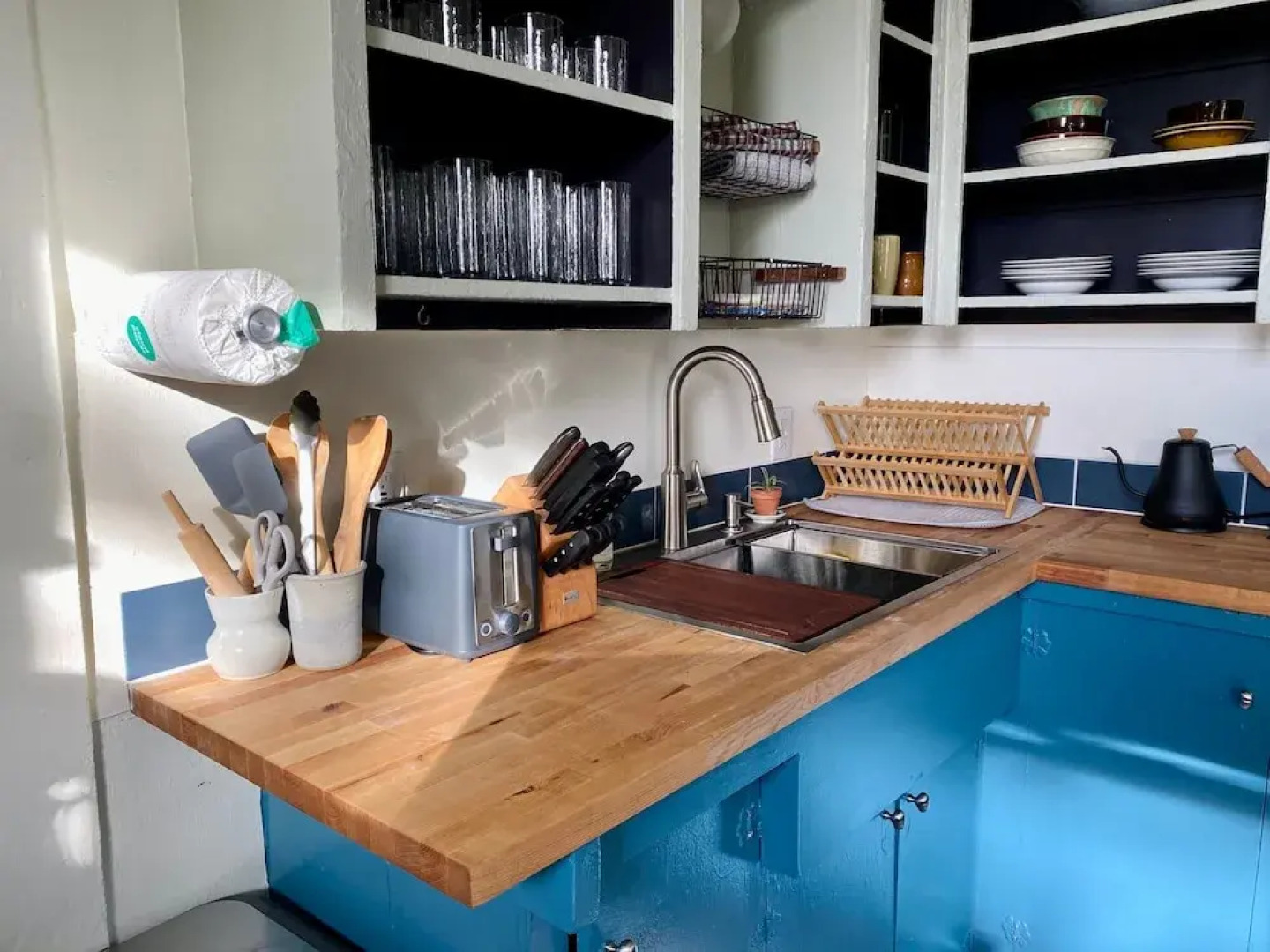 Victorian on Garden Best Location in Town