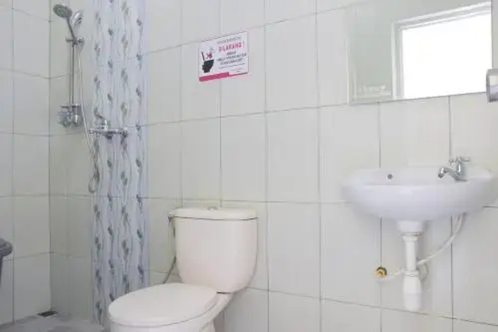 RedDoorz Syariah near Balai Kota Probolinggo