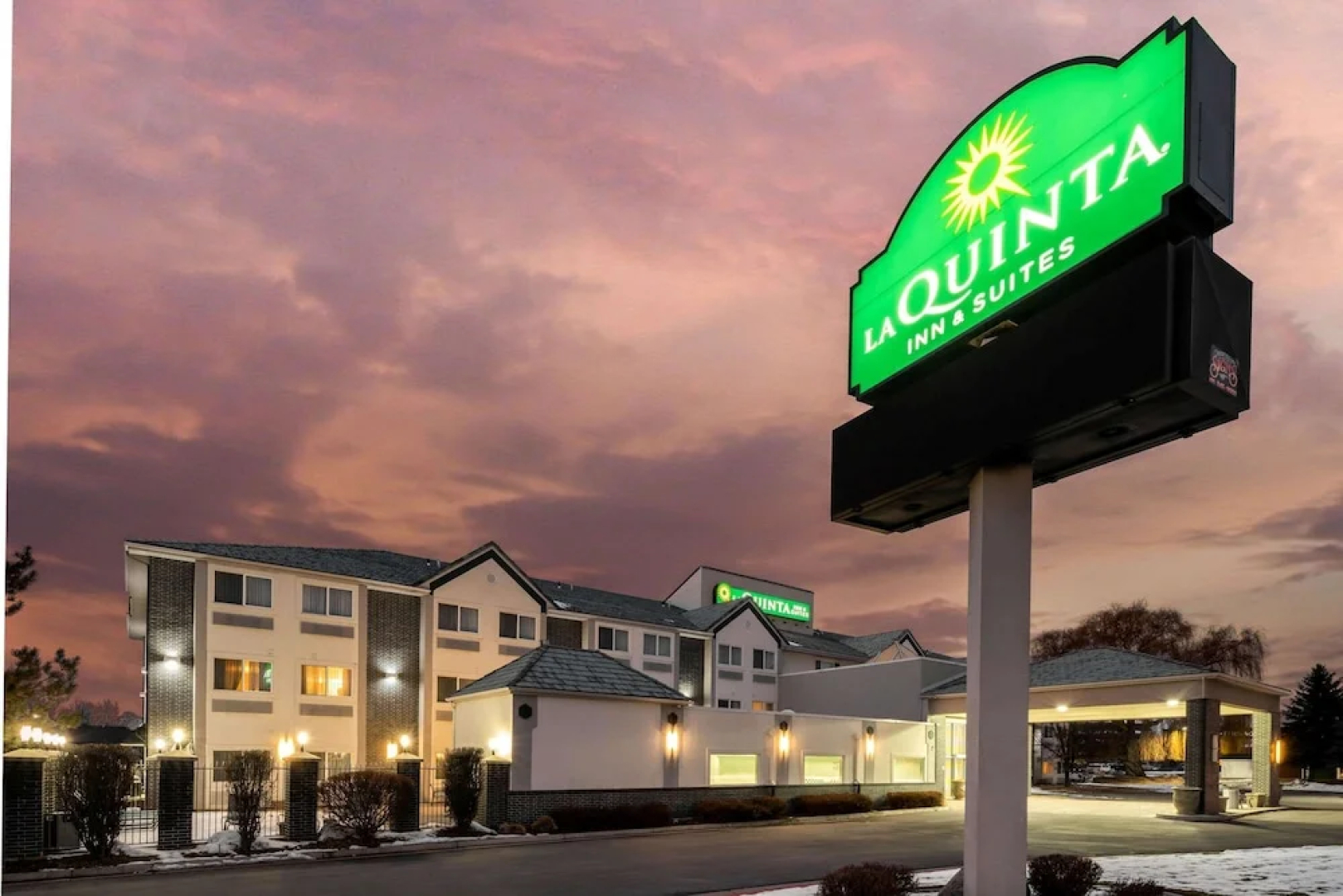 Crystal Inn Hotel & Suites - Logan