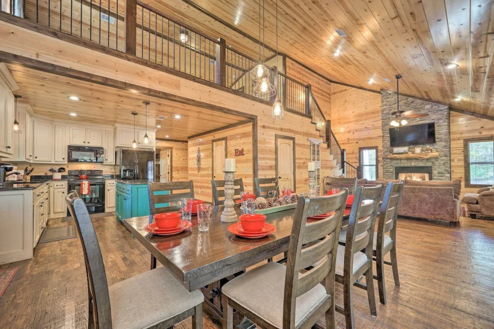 Broken Bow Escape w/ Hot Tub & Basketball Court!