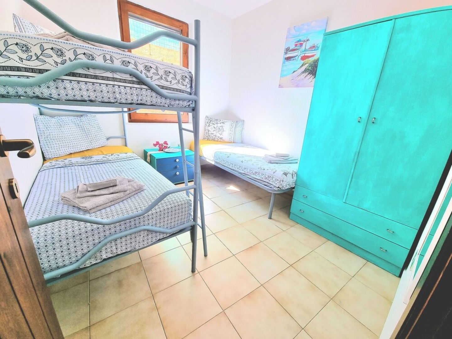 Stylish Home With Patio 4 min Walk to the Beach