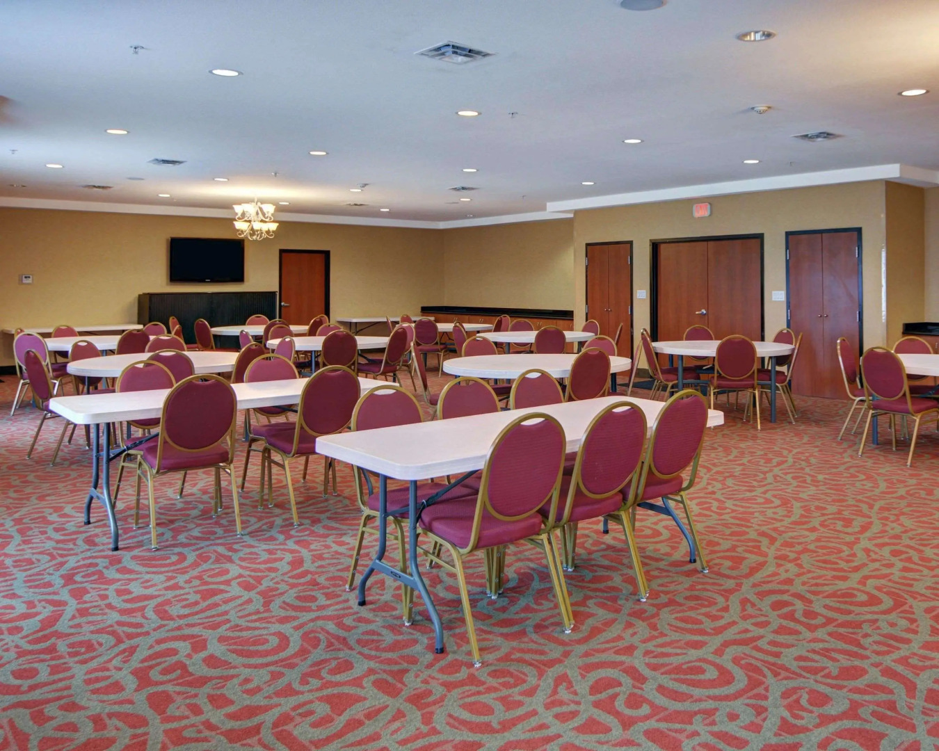 Quality Suites Near Cedar Creek Lake