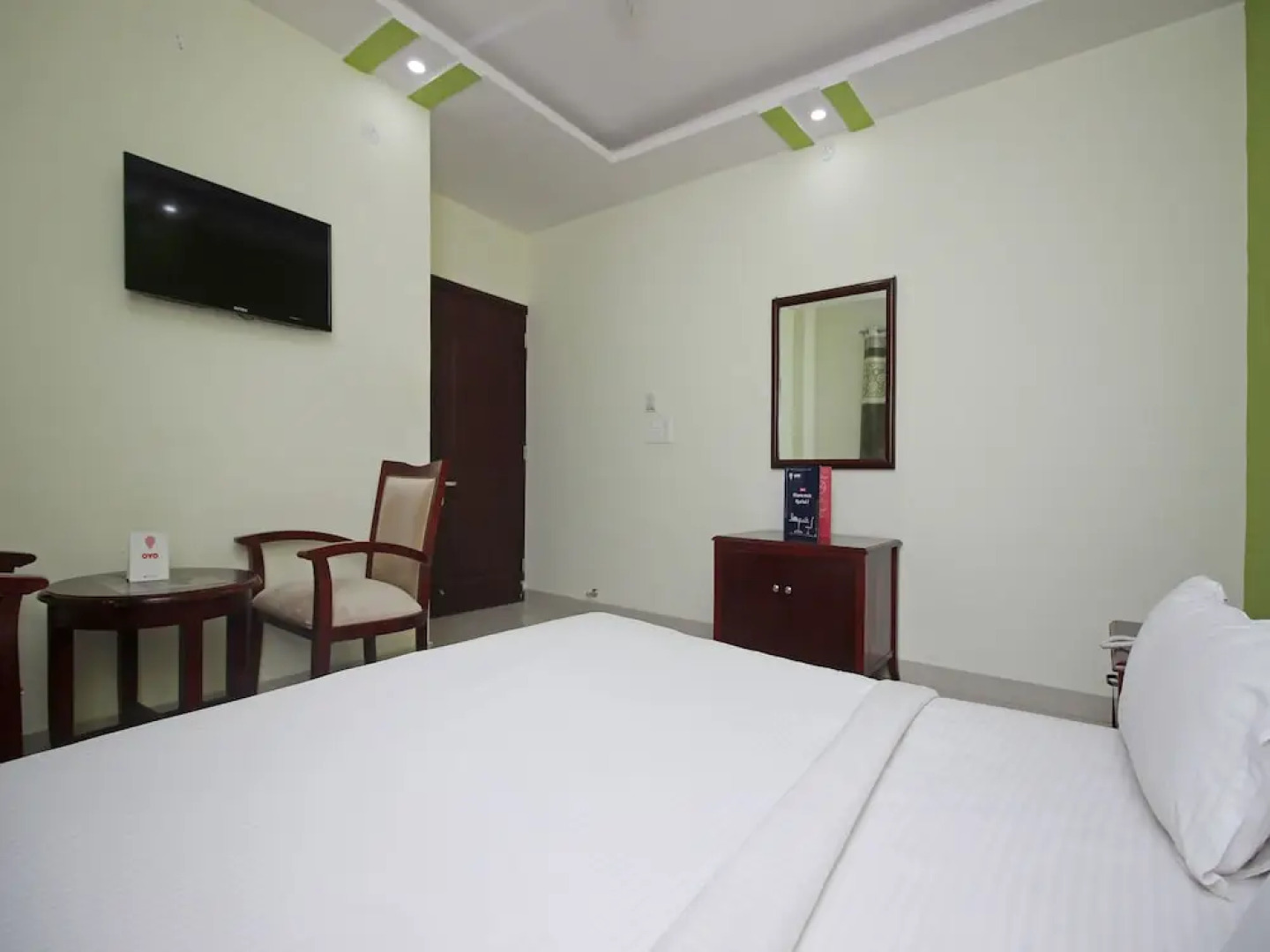 Oyo 9845 Hotel Kirti Heritage