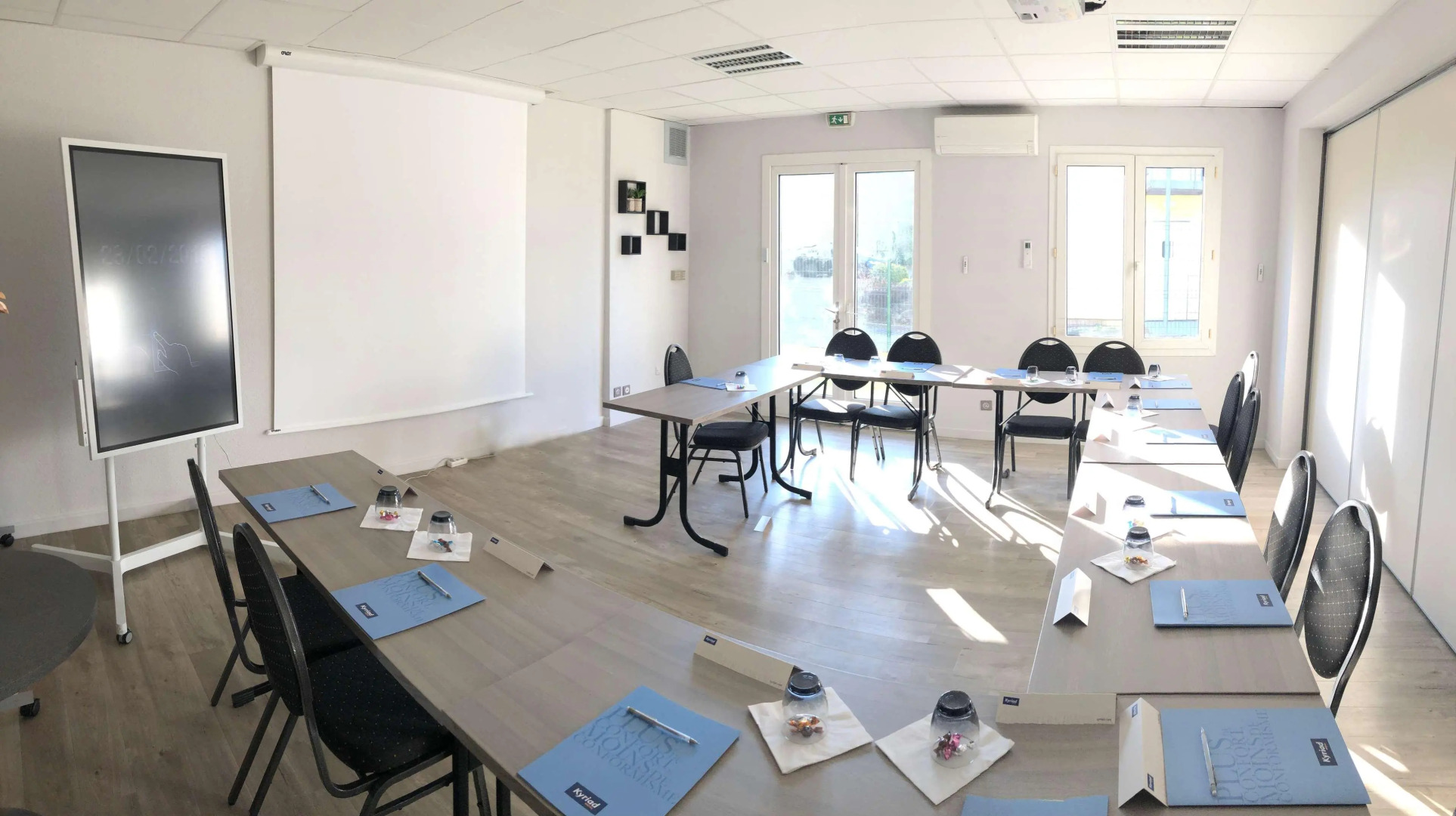 Hotel Kyriad Lyon Est - Bron Eurexpo Le Cottage