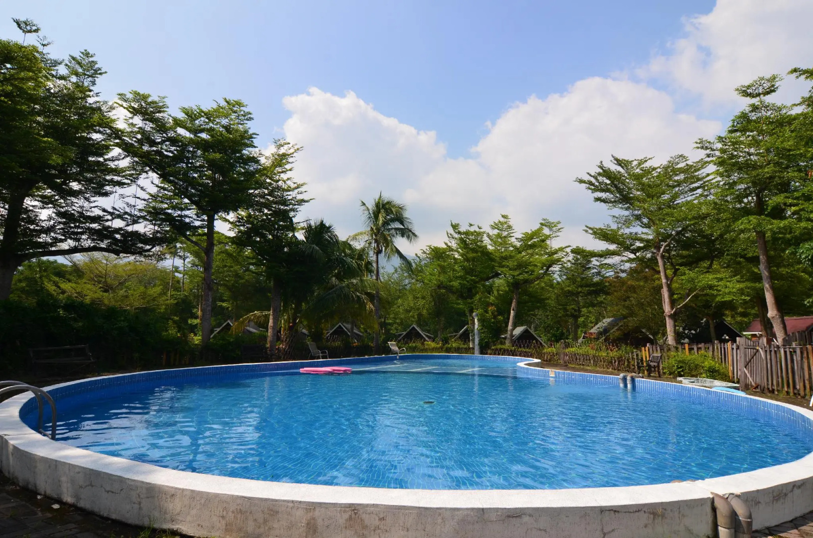 Atunas Holiday Country