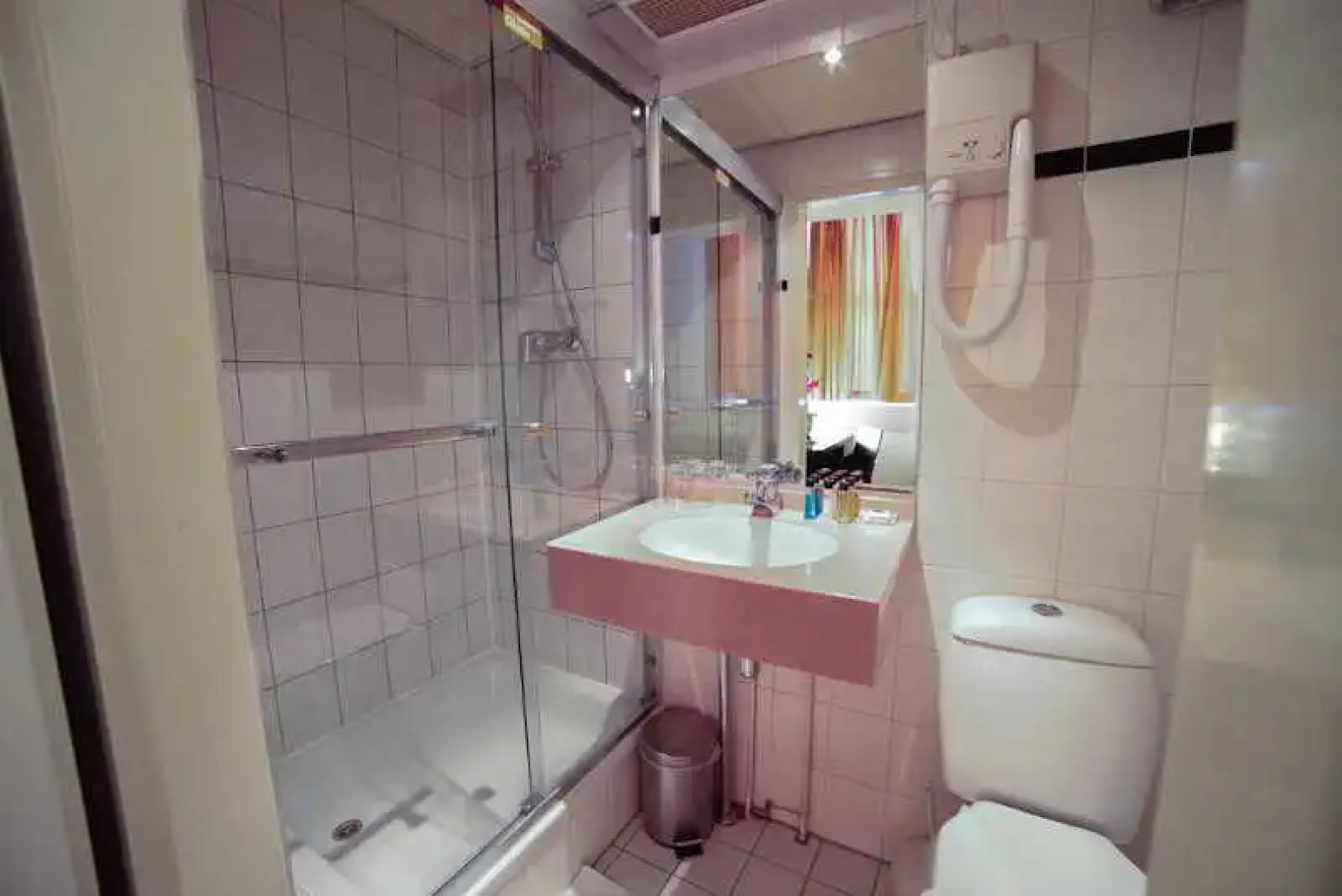 Hotel Falcon Plaza Centre