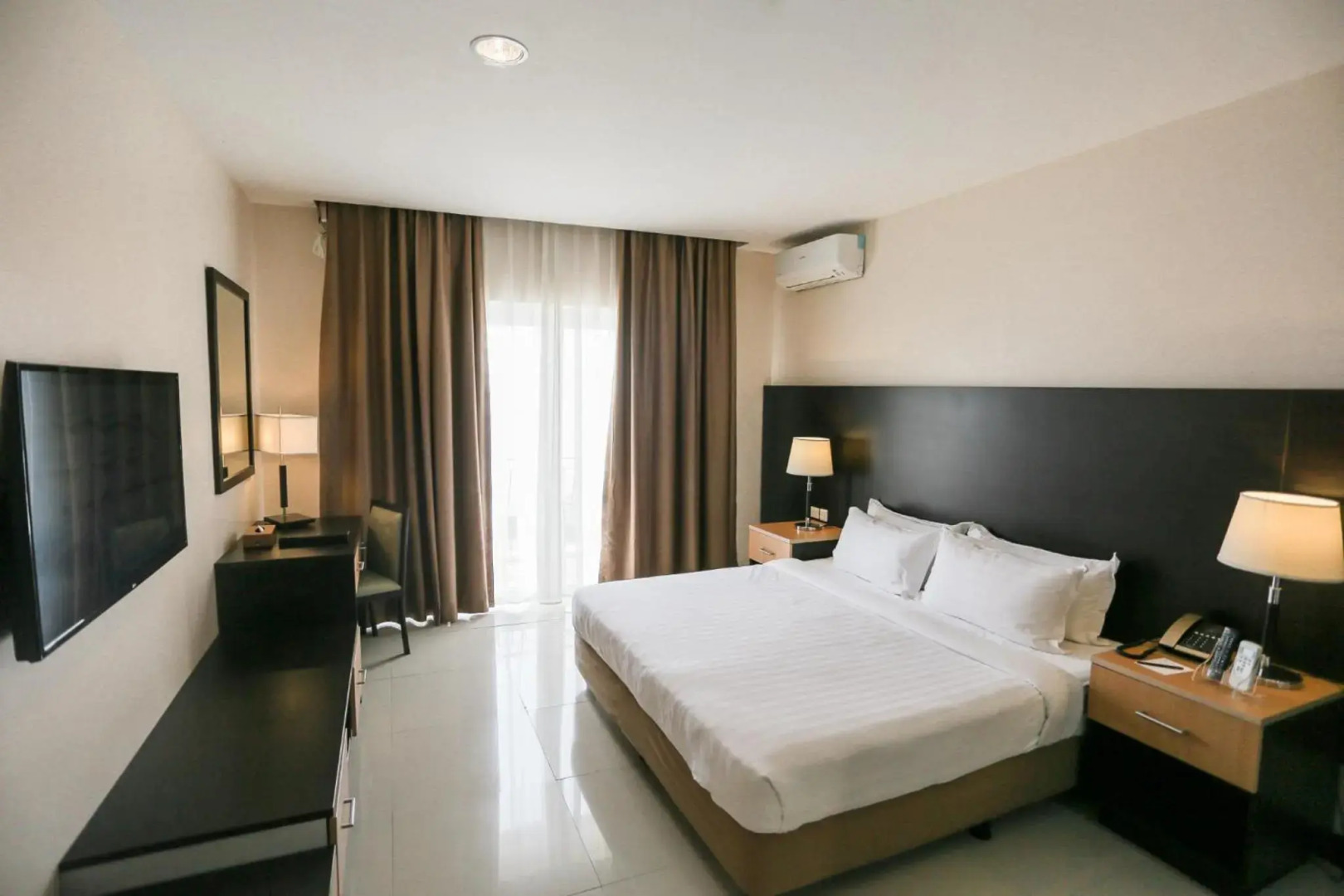 The Lake Hotel Tagaytay