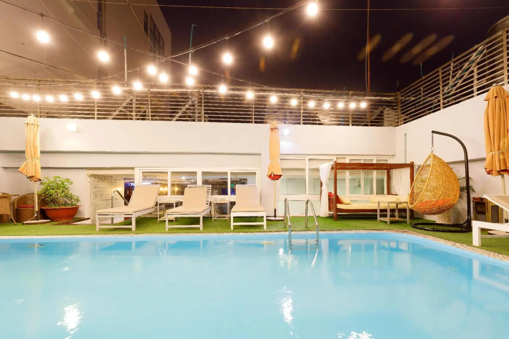 Paris Nha Trang Hotel & Apartment