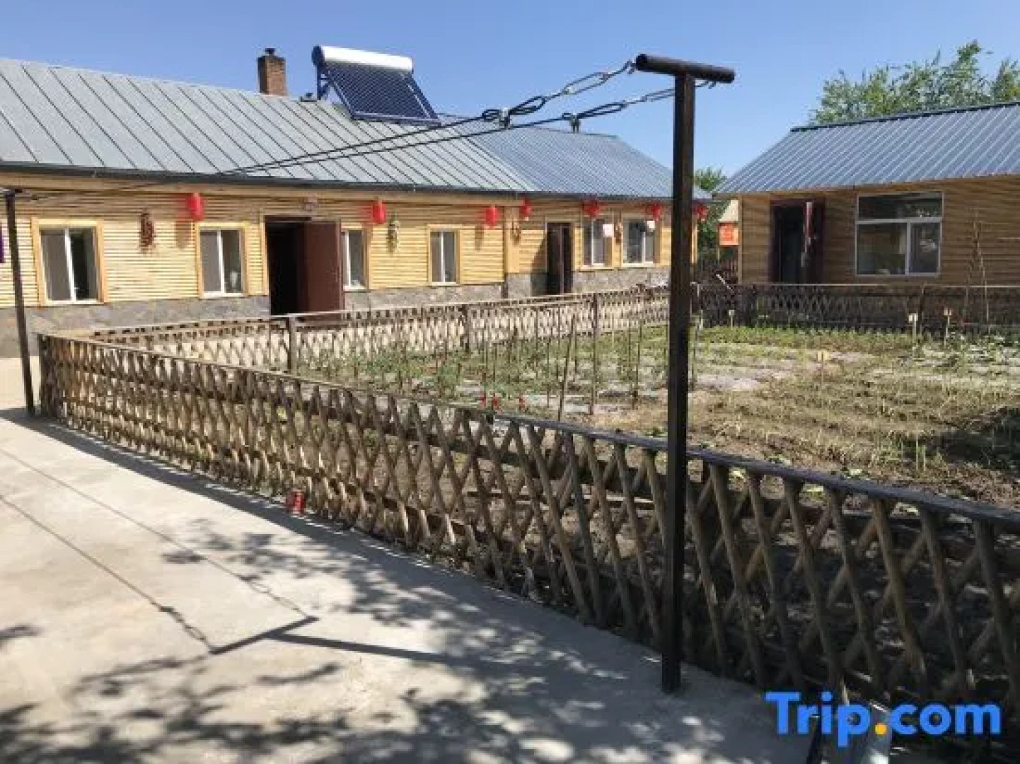 Arctic Village Snowman Chalet