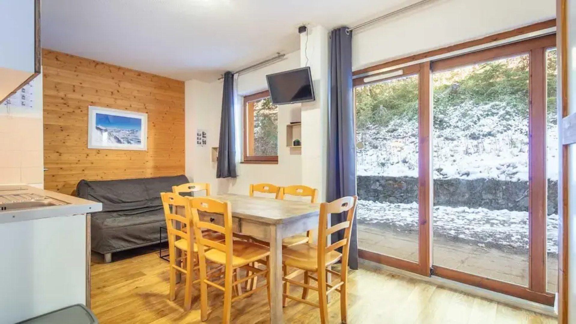Stylish Alpine Stay for 6 Guests