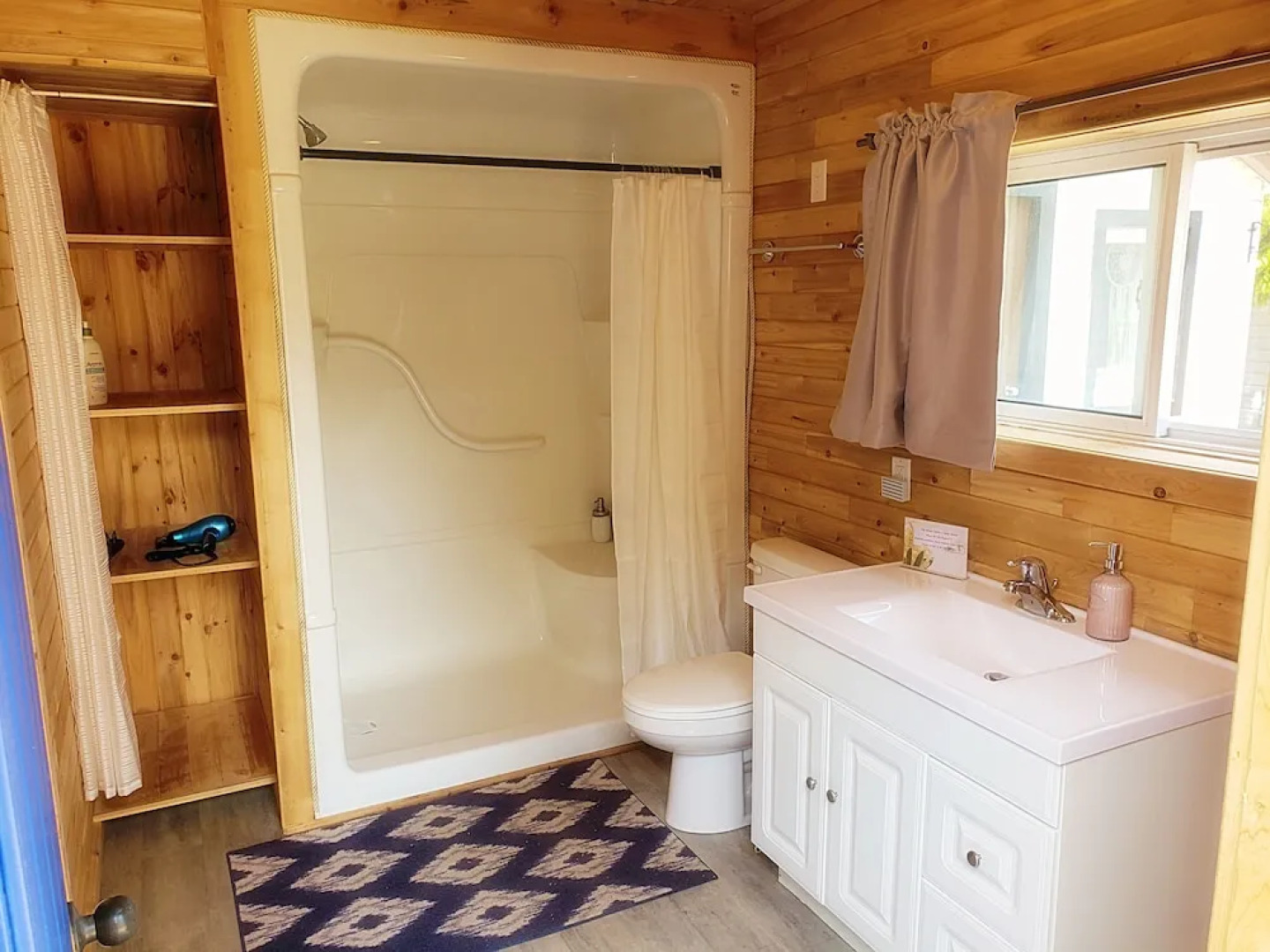 Buddha Bing Cottage and Cabins