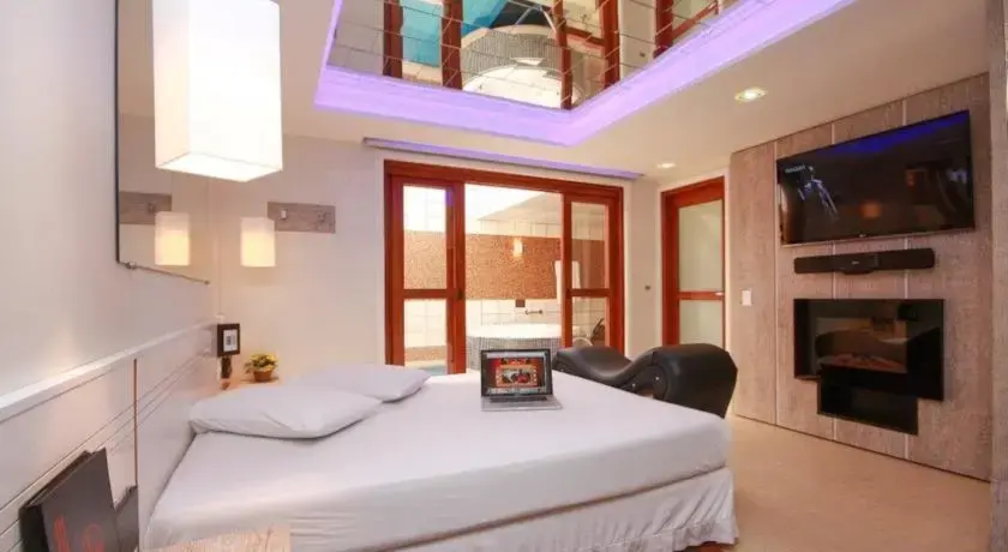 Tropical Motel