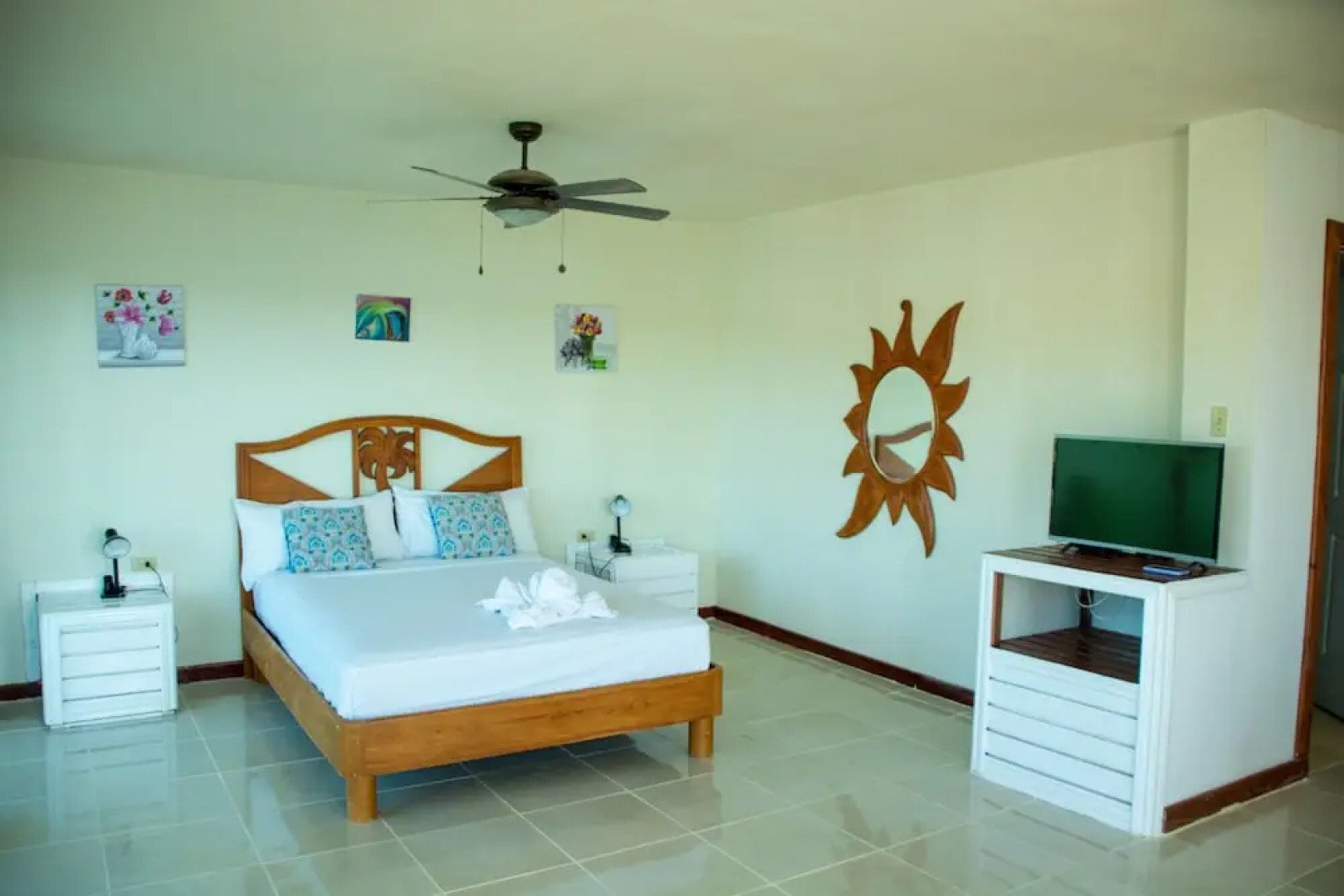 Los Balcones Over The Sea Hotel