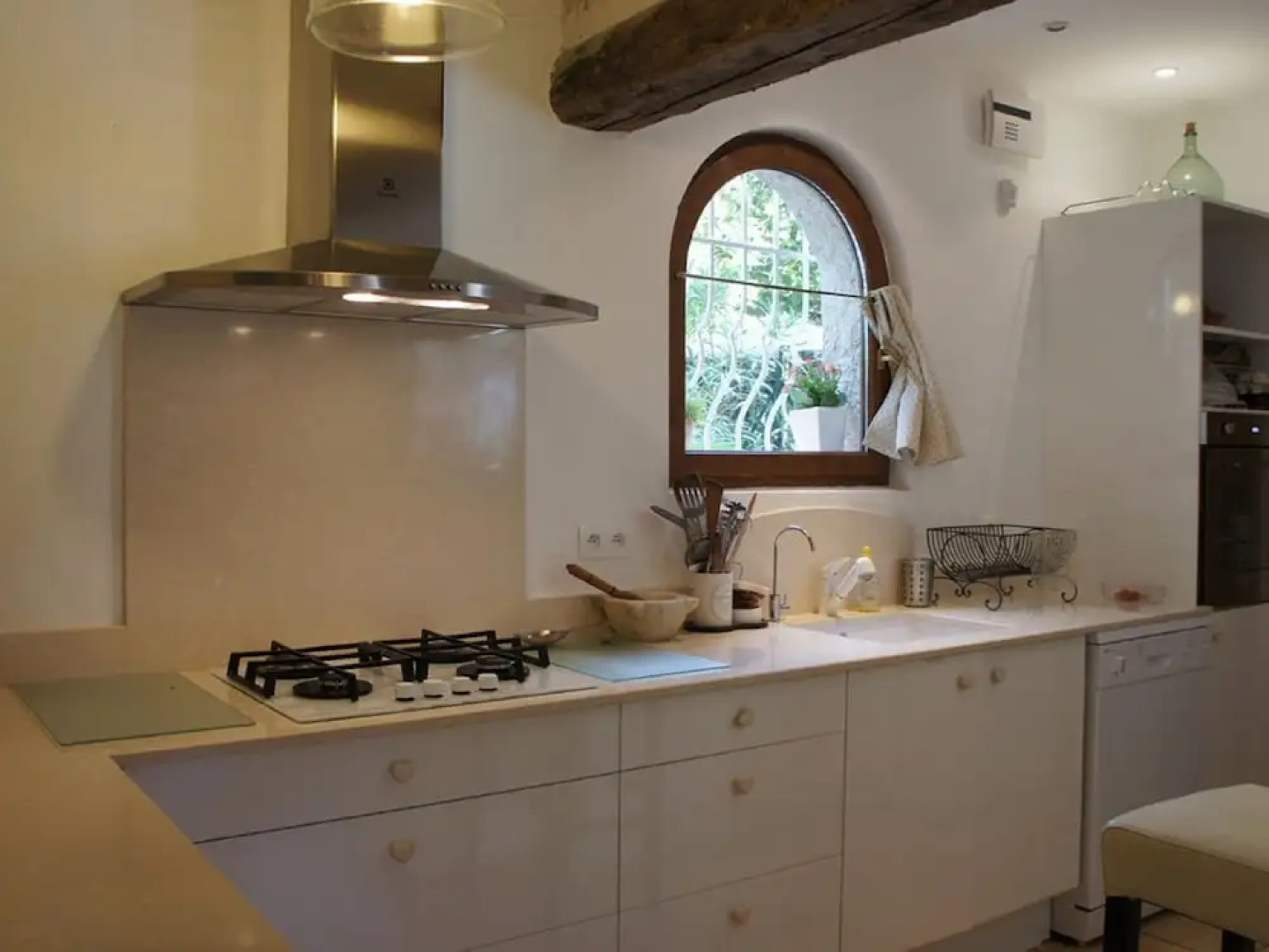 Holiday House With Swimming Pool Near the Beautiful City of Aix-en-provence