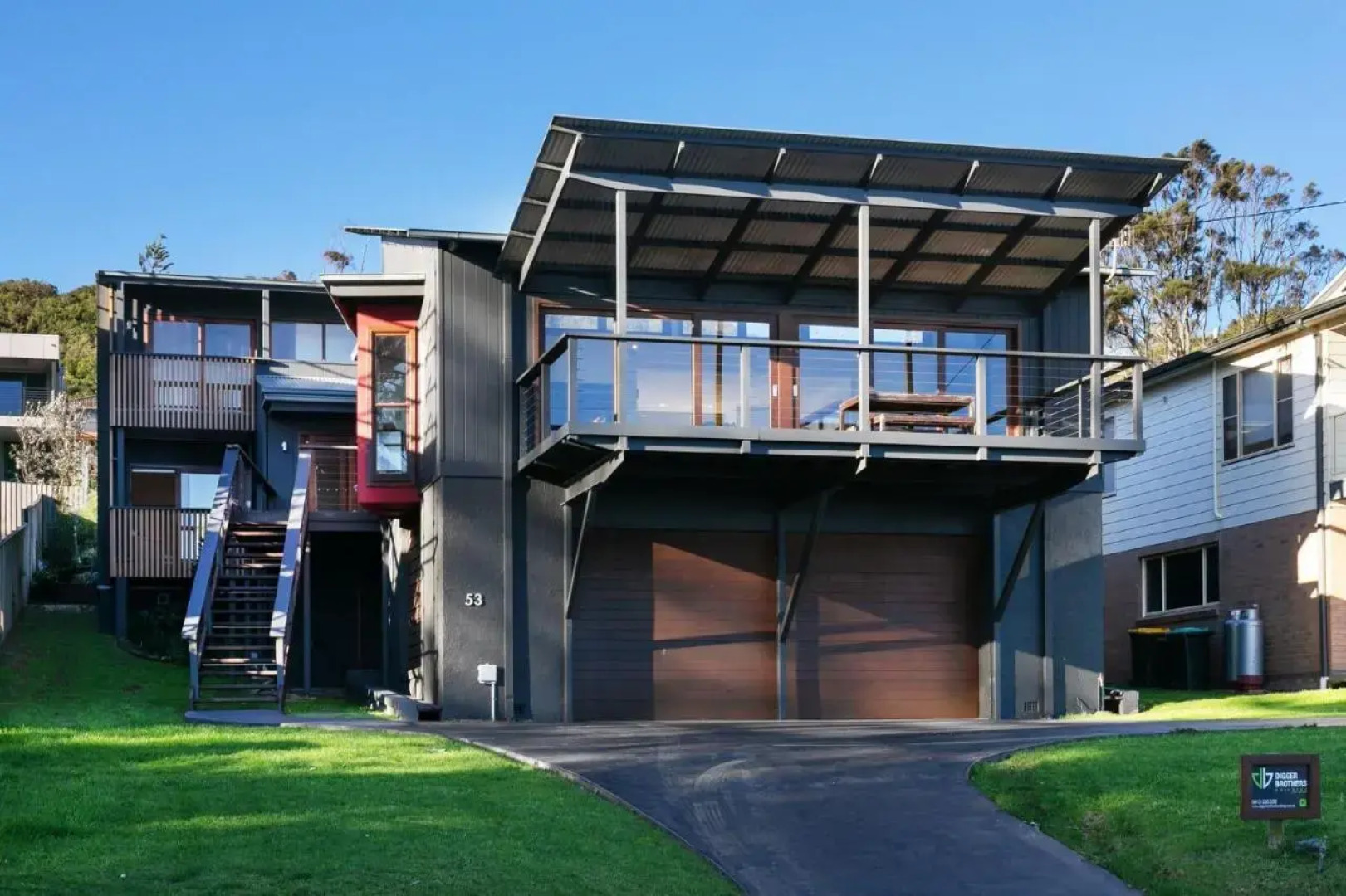 CARMELONE Gerroa 4pm check out on Sundays