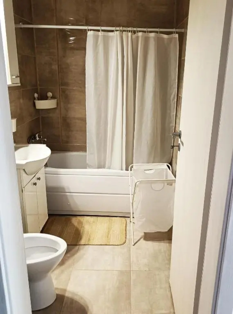 Quiet / Bright Studio/ Available Monthly