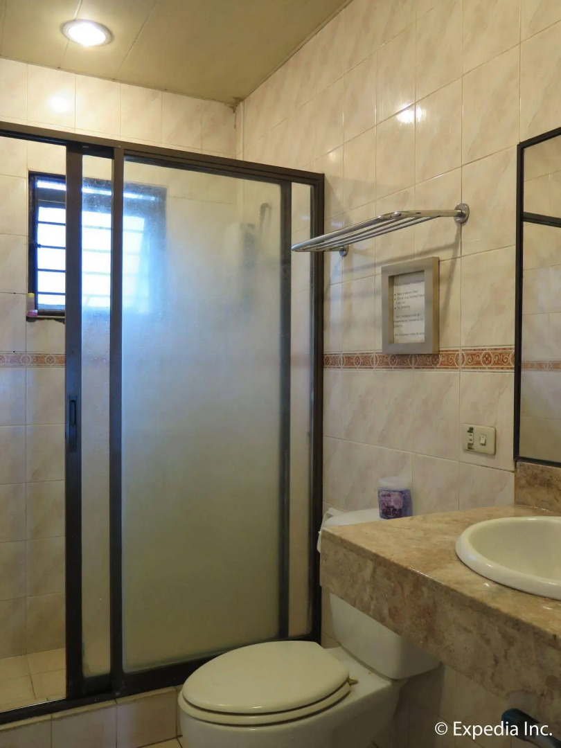 Mountain Breeze Hostel Tagaytay Center