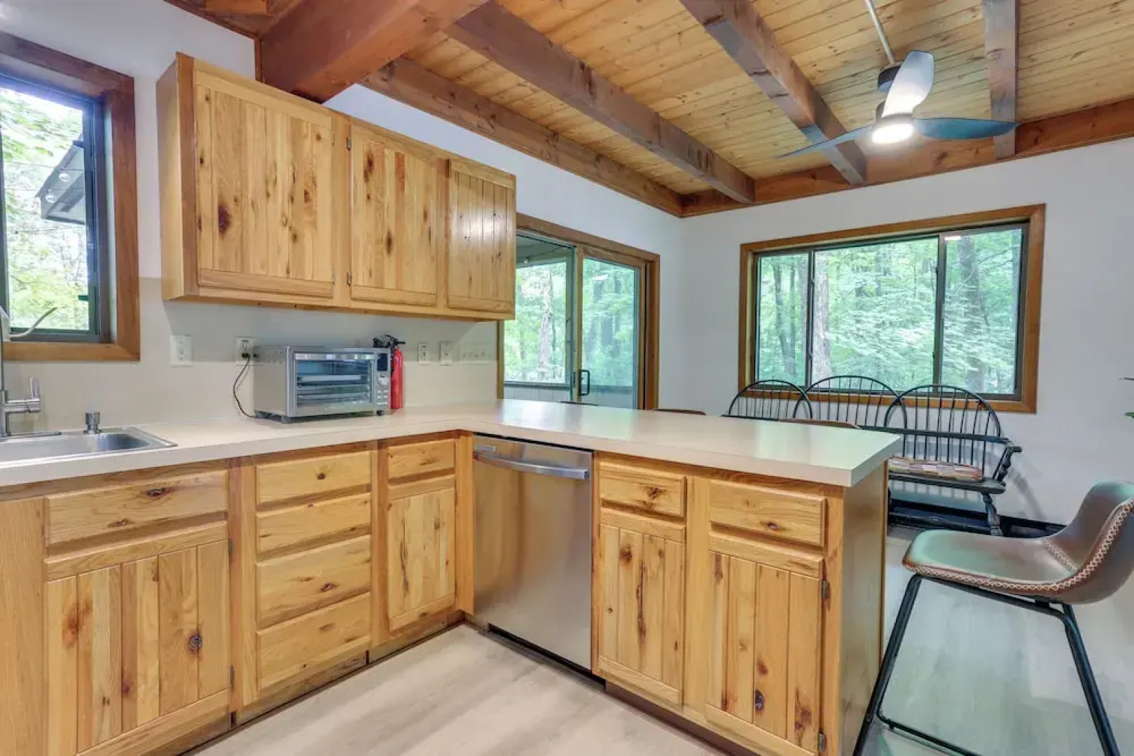 Screened Porch & Grill: Lake Ariel Vacation Rental