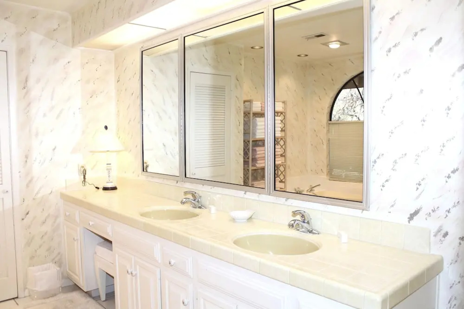 Salomon's Paradise: Desert Home by RedAwning