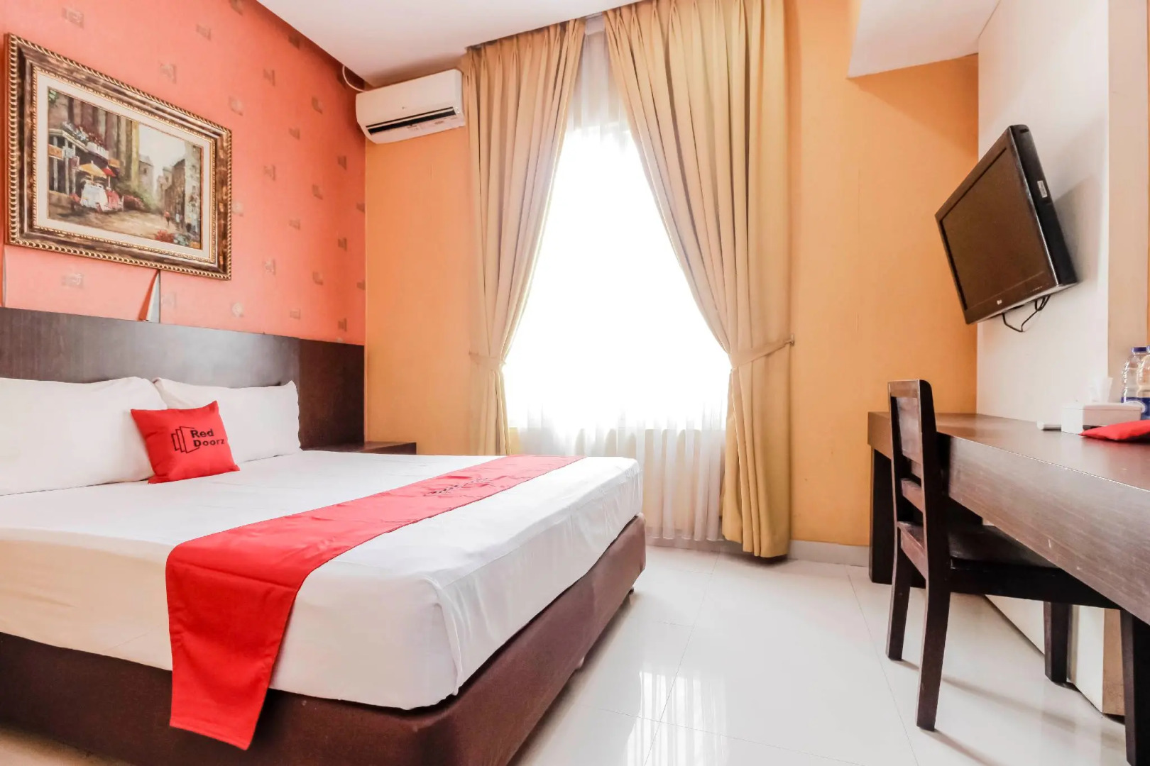 RedDoorz Near Pasar Pagi Cirebon