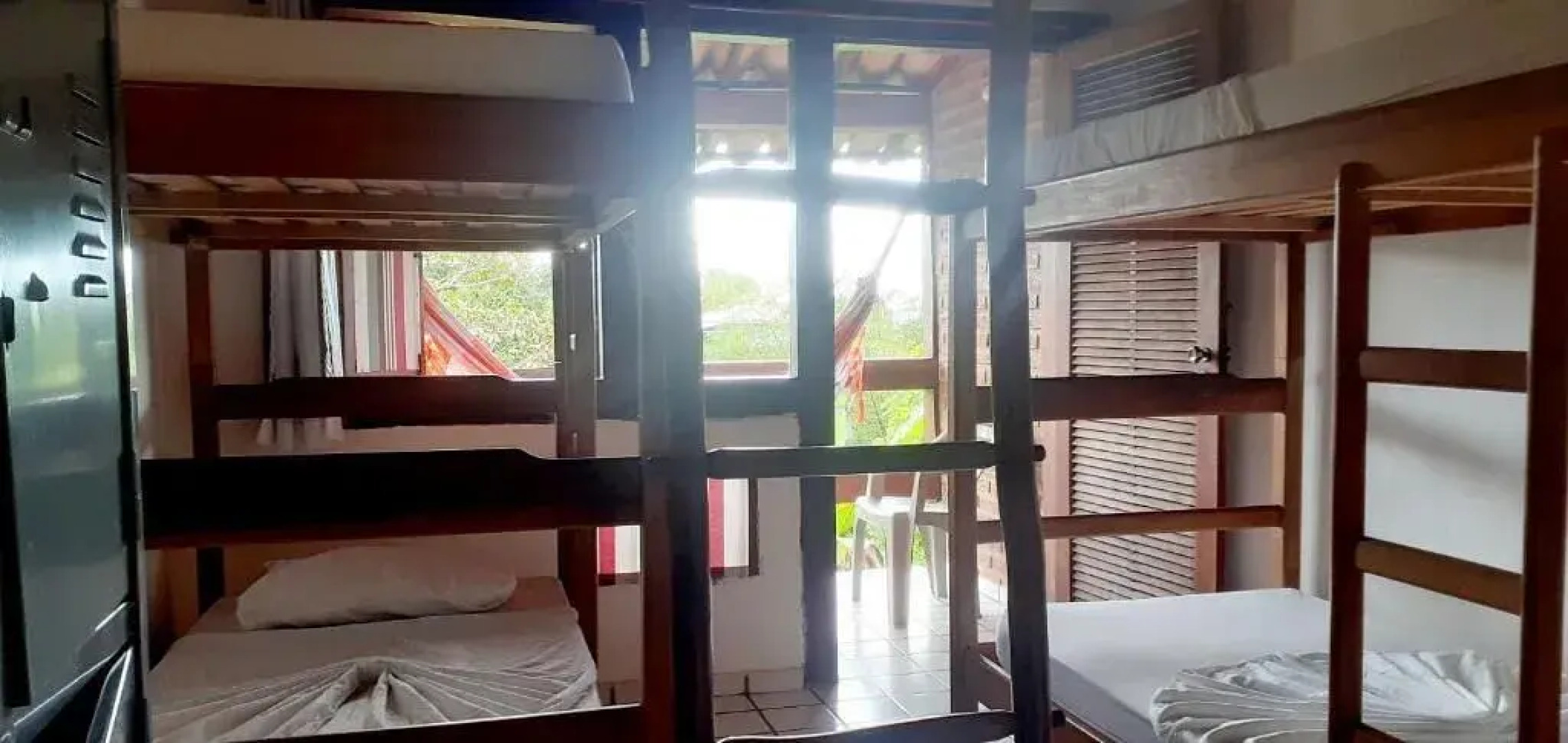 Novos Baianos Hostel e Suites