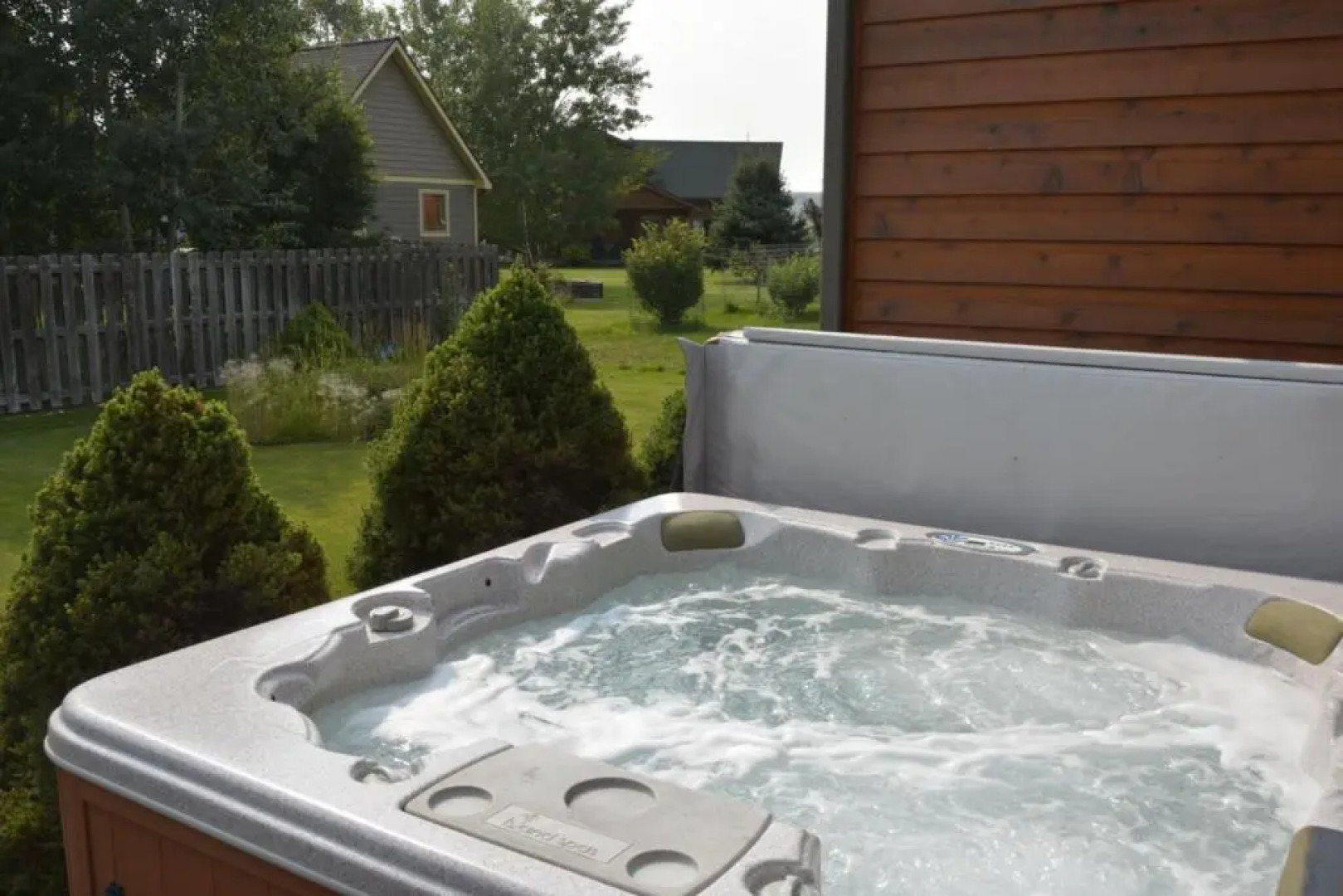 Mountain-view-tee-and-ski