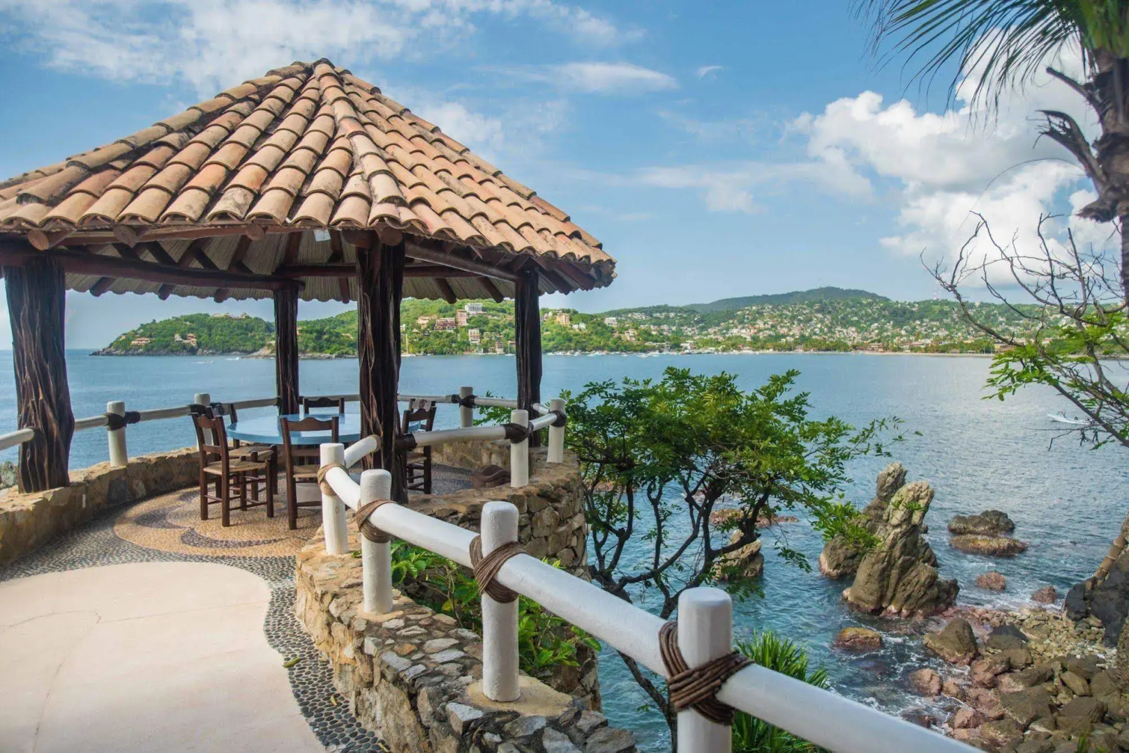 Villa El Murmullo by La Casa Que Canta