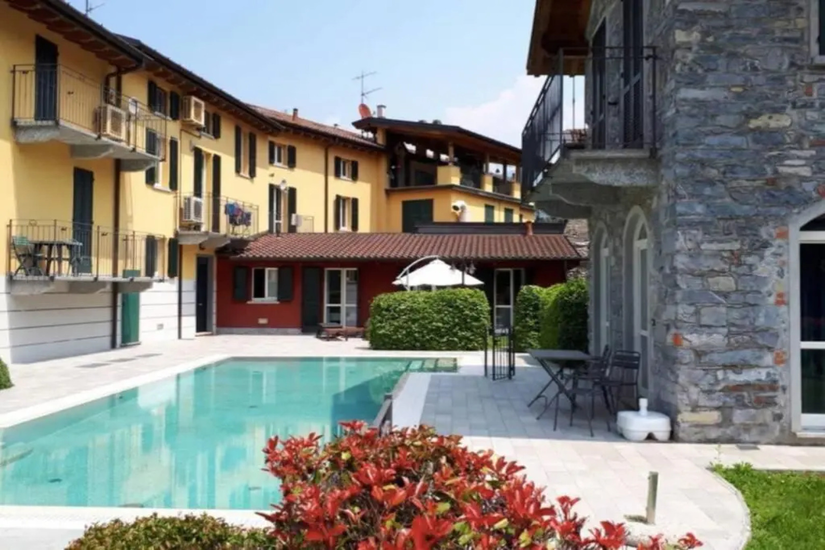 Casa Bellagio Beach: Pool, 100m Lake & near City