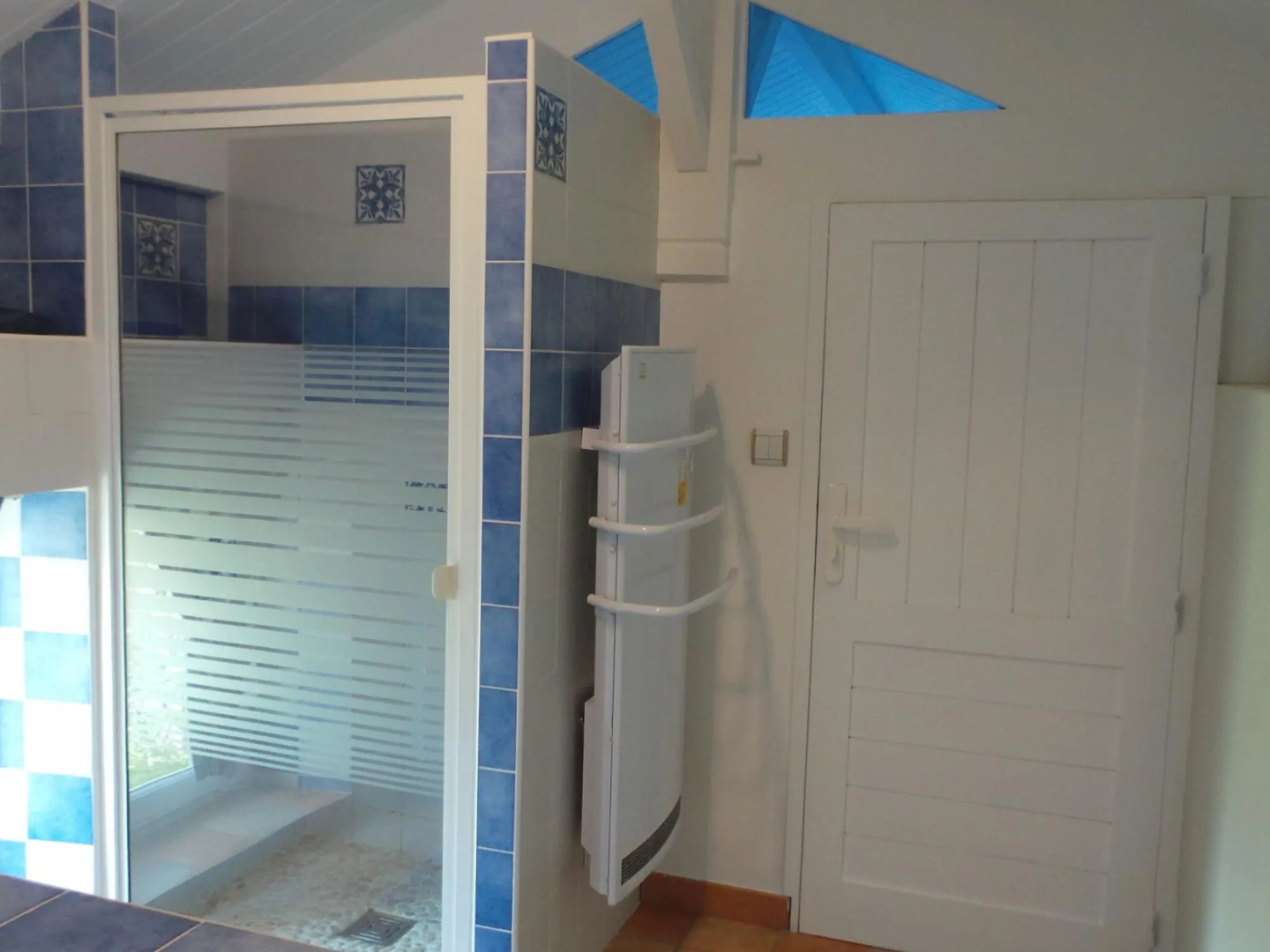 Renovated Dovecot With Pool, in the Vineyards Near Bordeaux