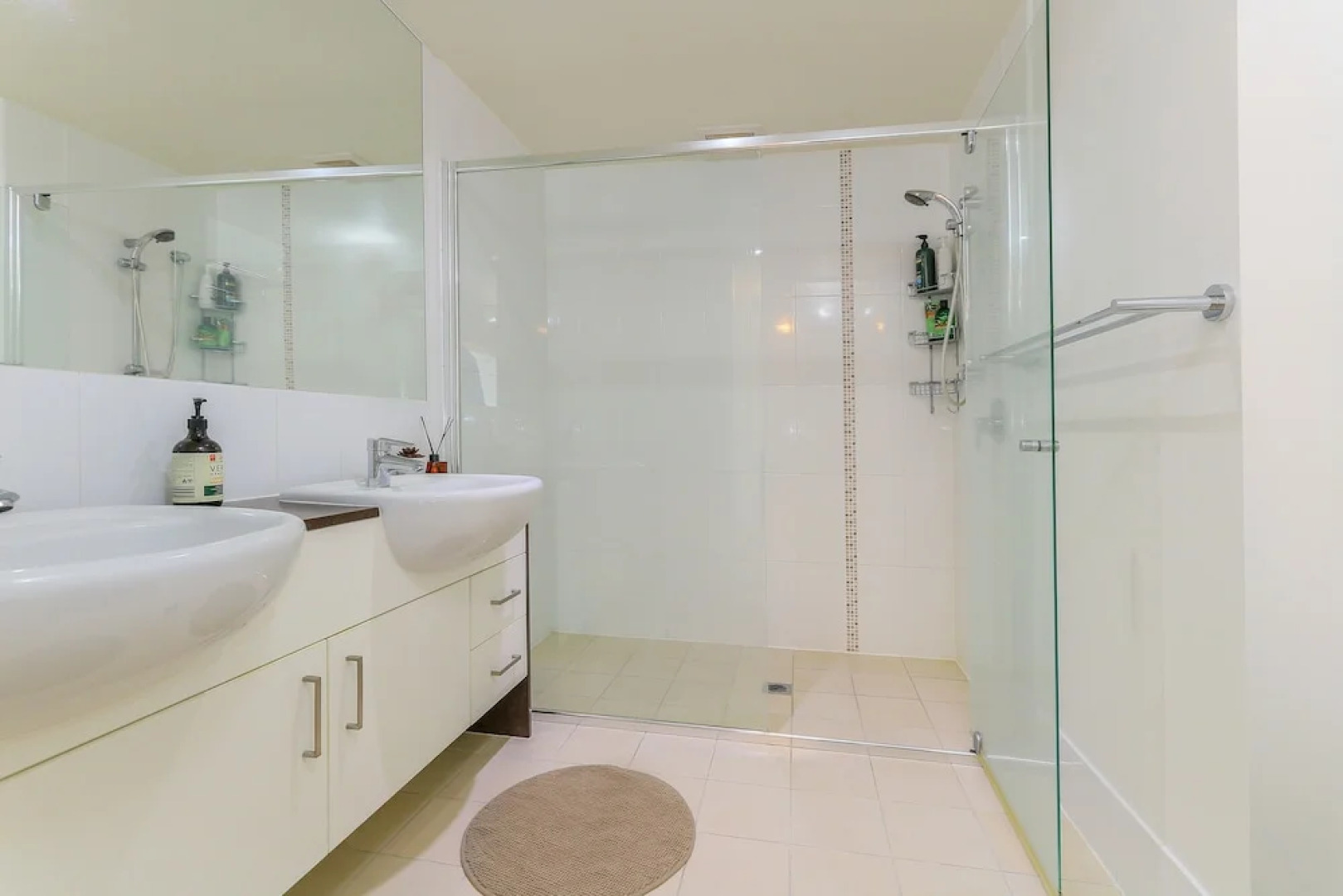 Drift Apartments North Swim Up 6