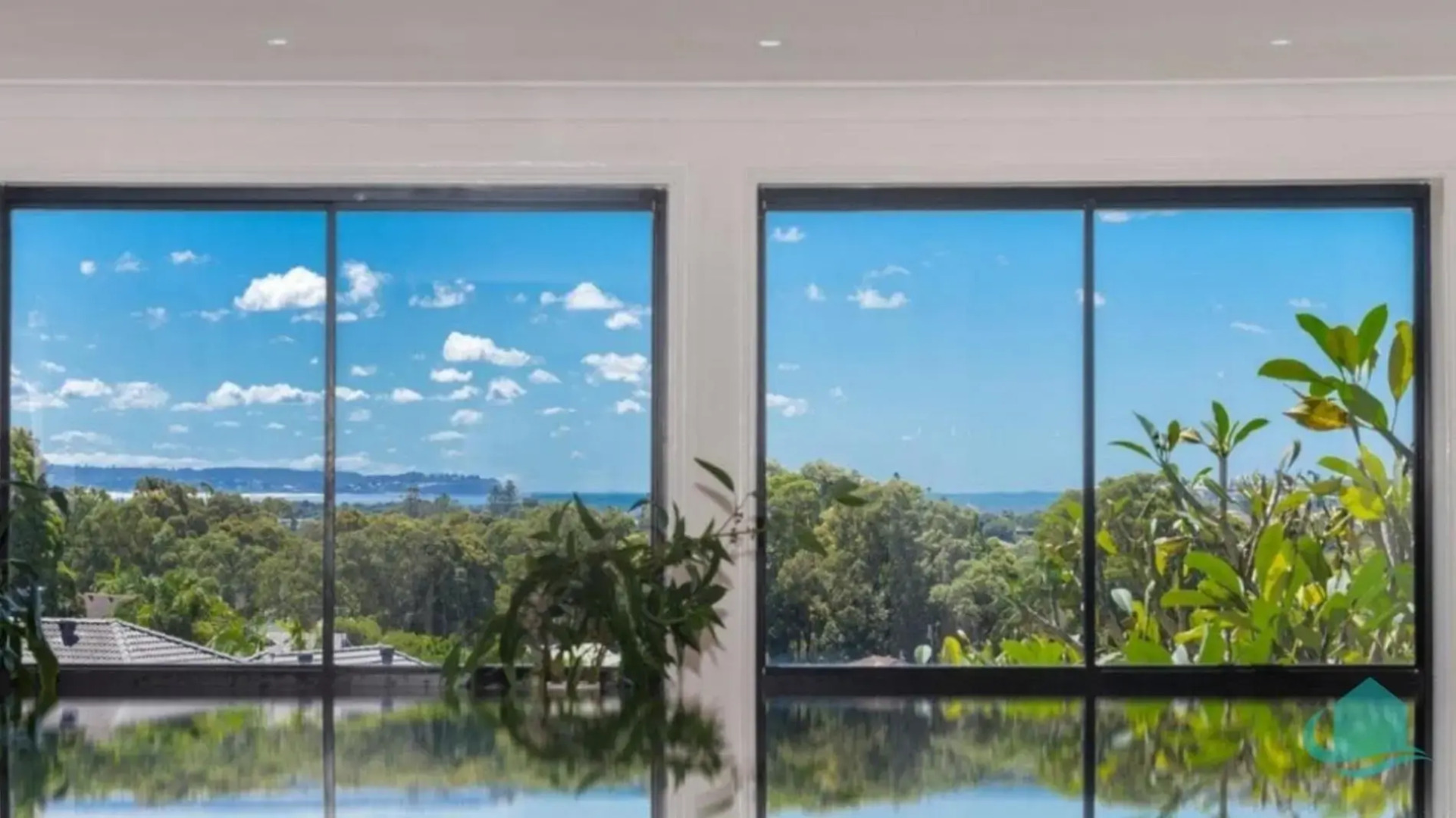 Splendour Hideaway - Luxury pool at Caves Beach