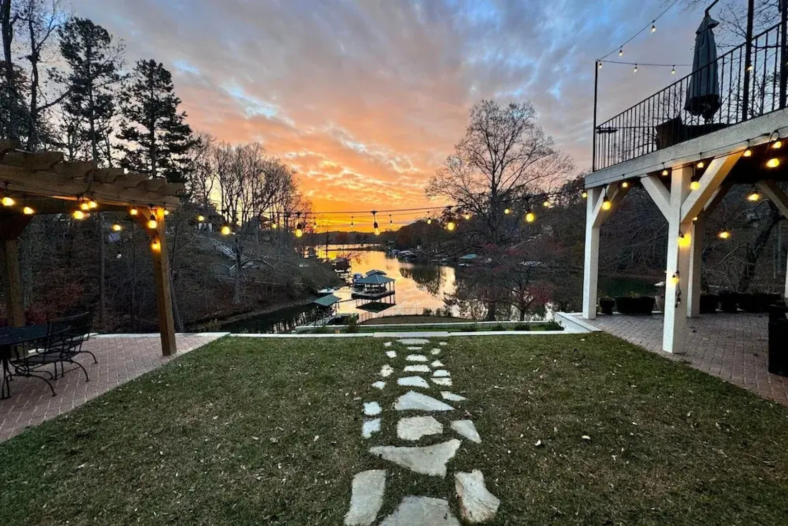 Sunset Pointe by Avantstay Waterfront Beach Fire Pit Sleeps 14 5bdr 4BA