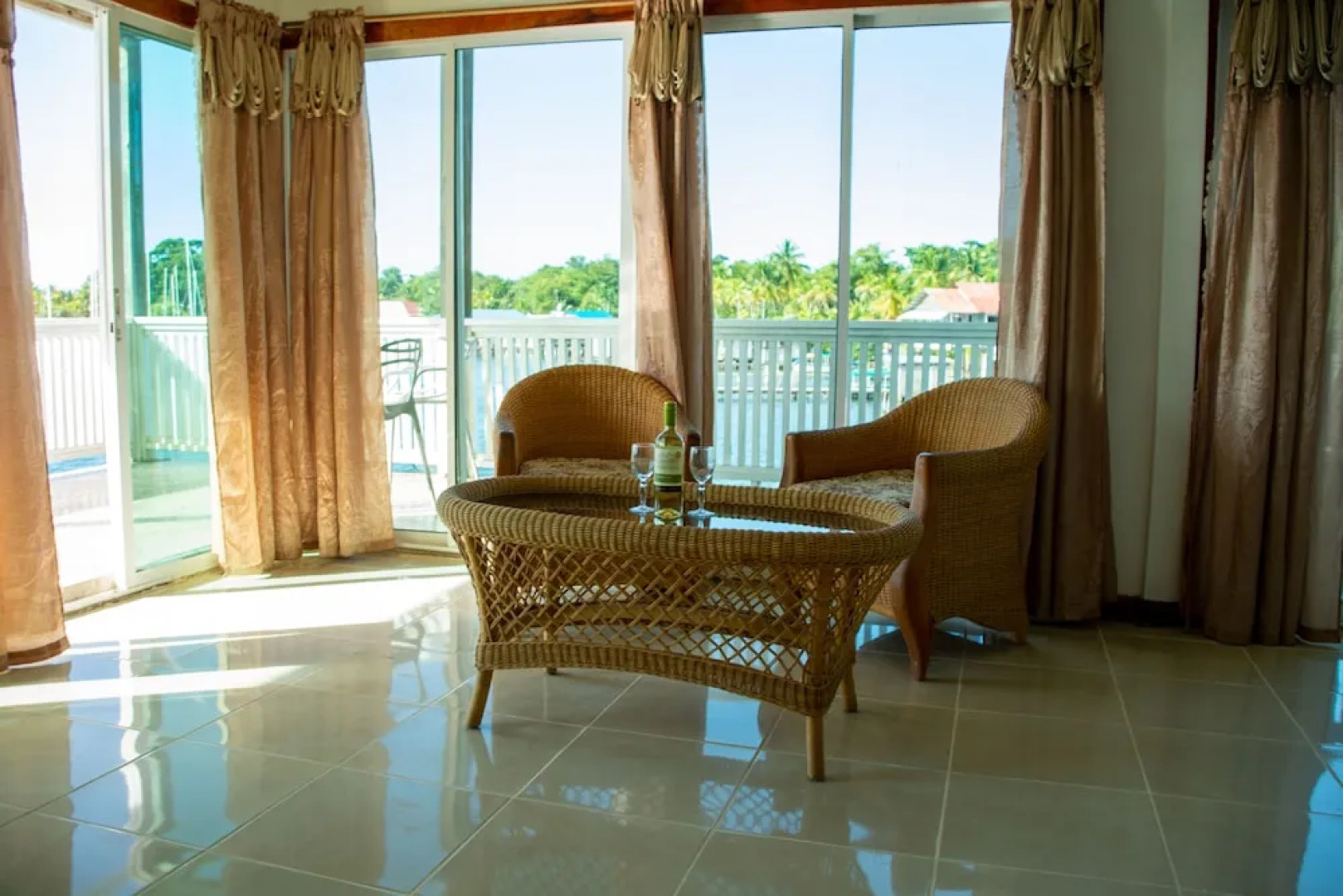 Los Balcones Over The Sea Hotel