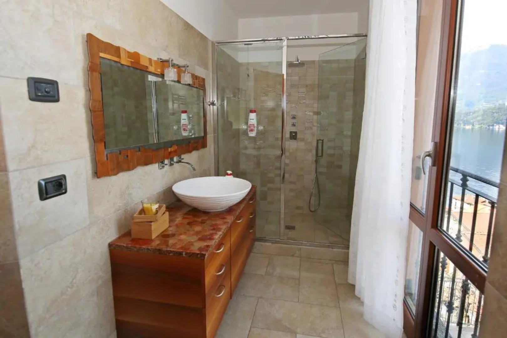 Apartments in Lezzeno Lake Como