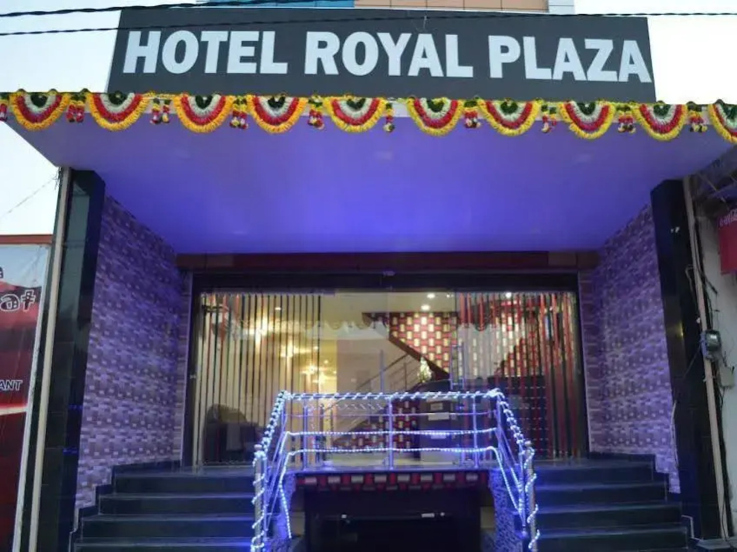 OYO 10413 Hotel Royal Plaza
