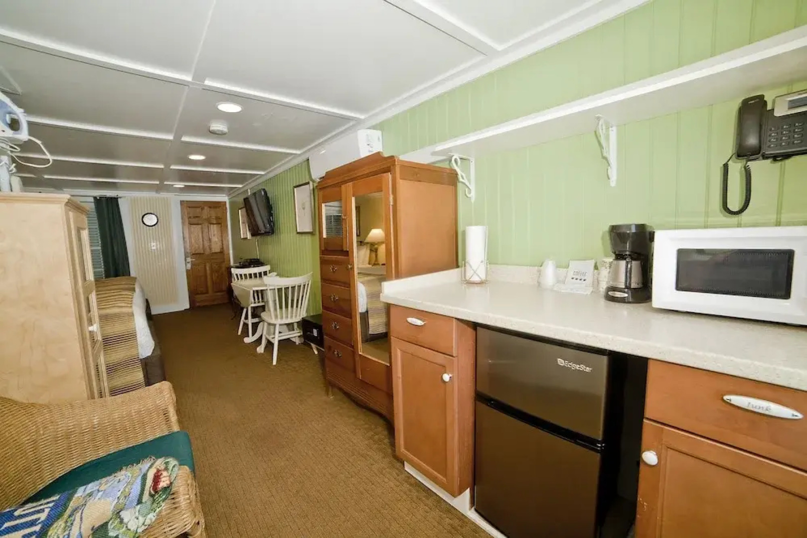 Georgianne Inn & Suites