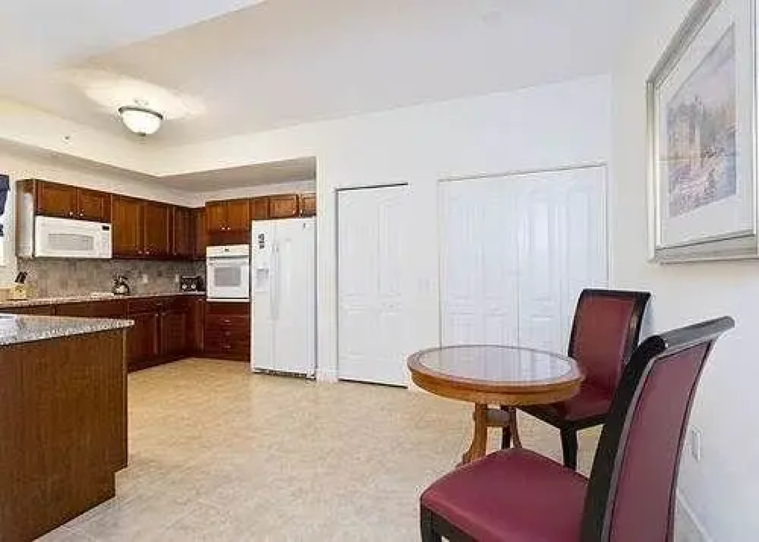 Yacht Harbor 470 4th floor 3 bedrooms condo by RedAwning