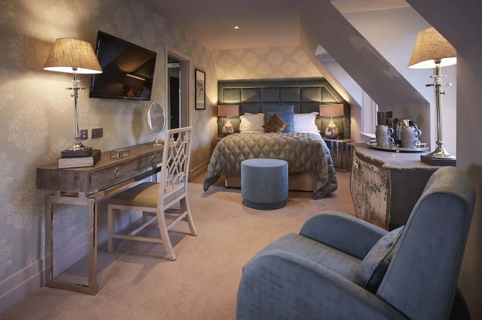 Cairn Lodge