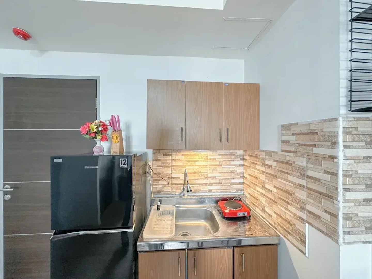 1Br Spacious And Vibrant At Tamansari Prospero Apartment