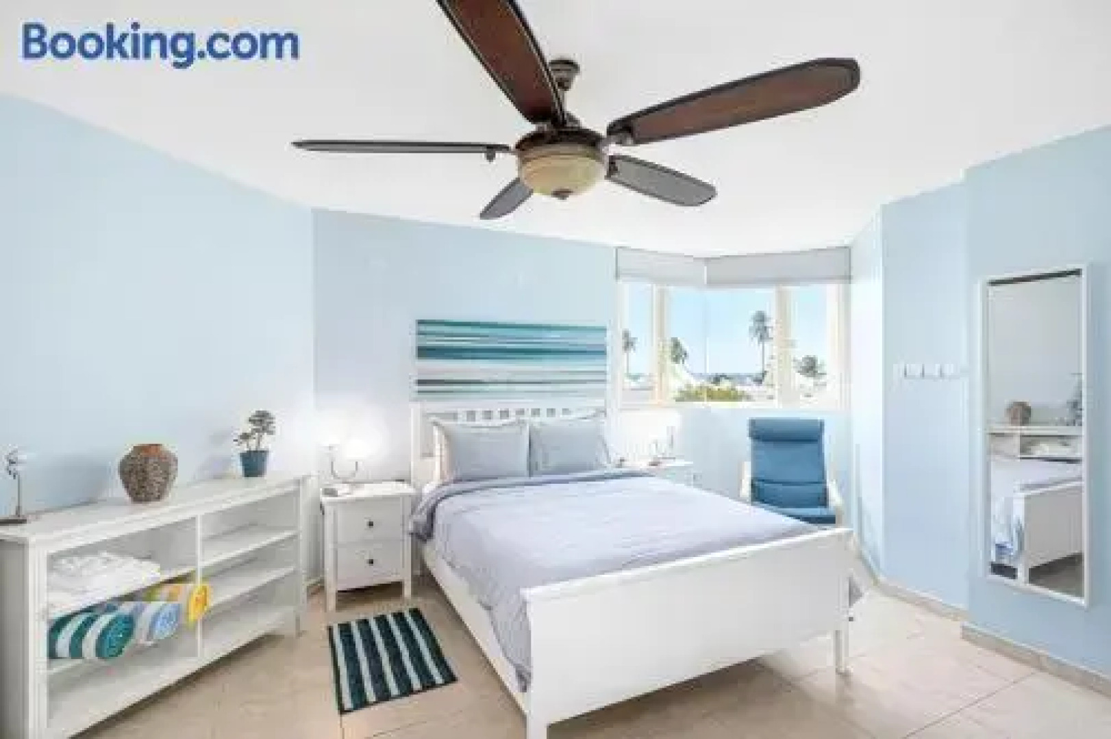 Ocean View Penthouse With Pool, Beachfront Complex 2 Bedroom Apts by Redawning