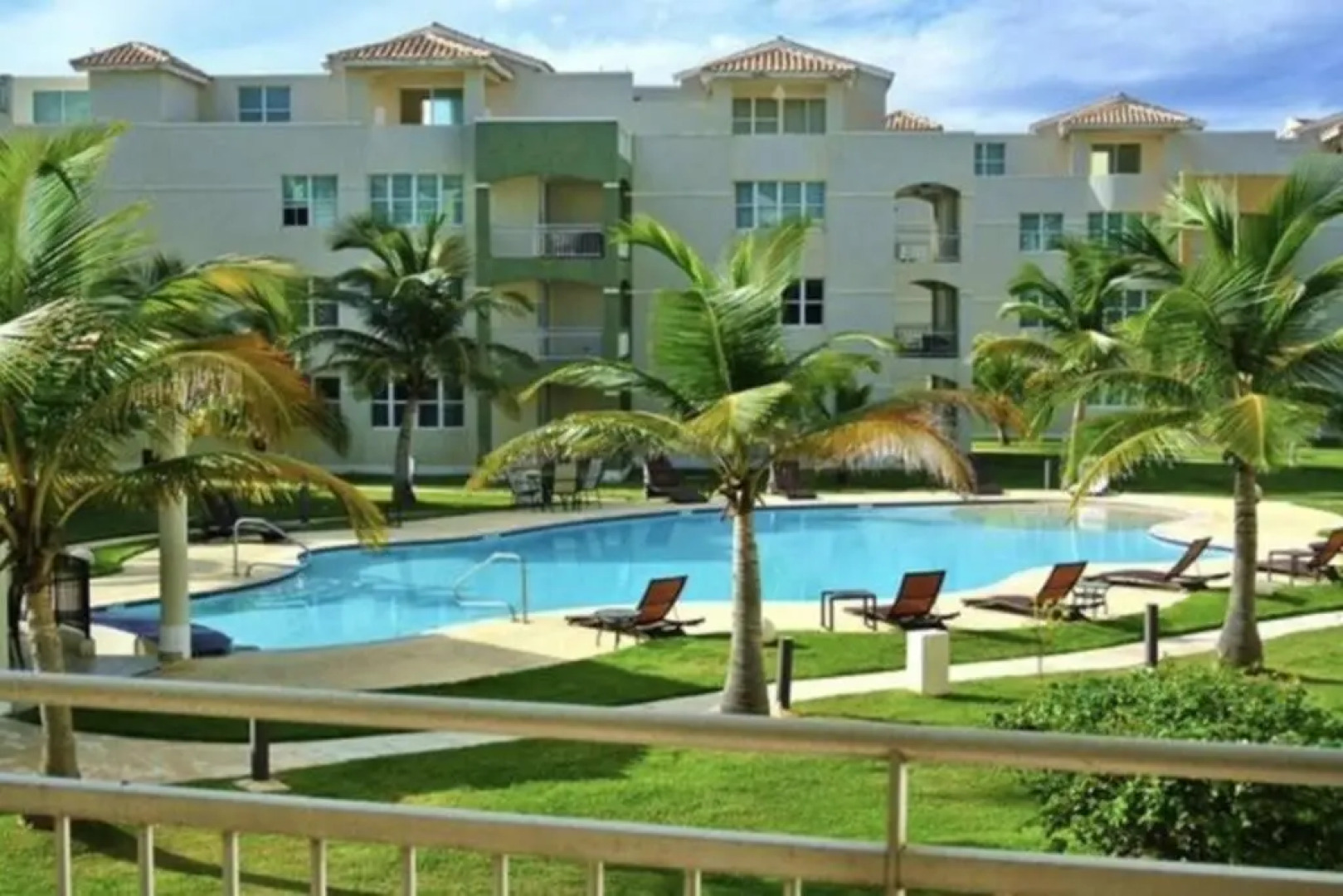 Haudimar PH Beachfront Apt 4BR/3Bath