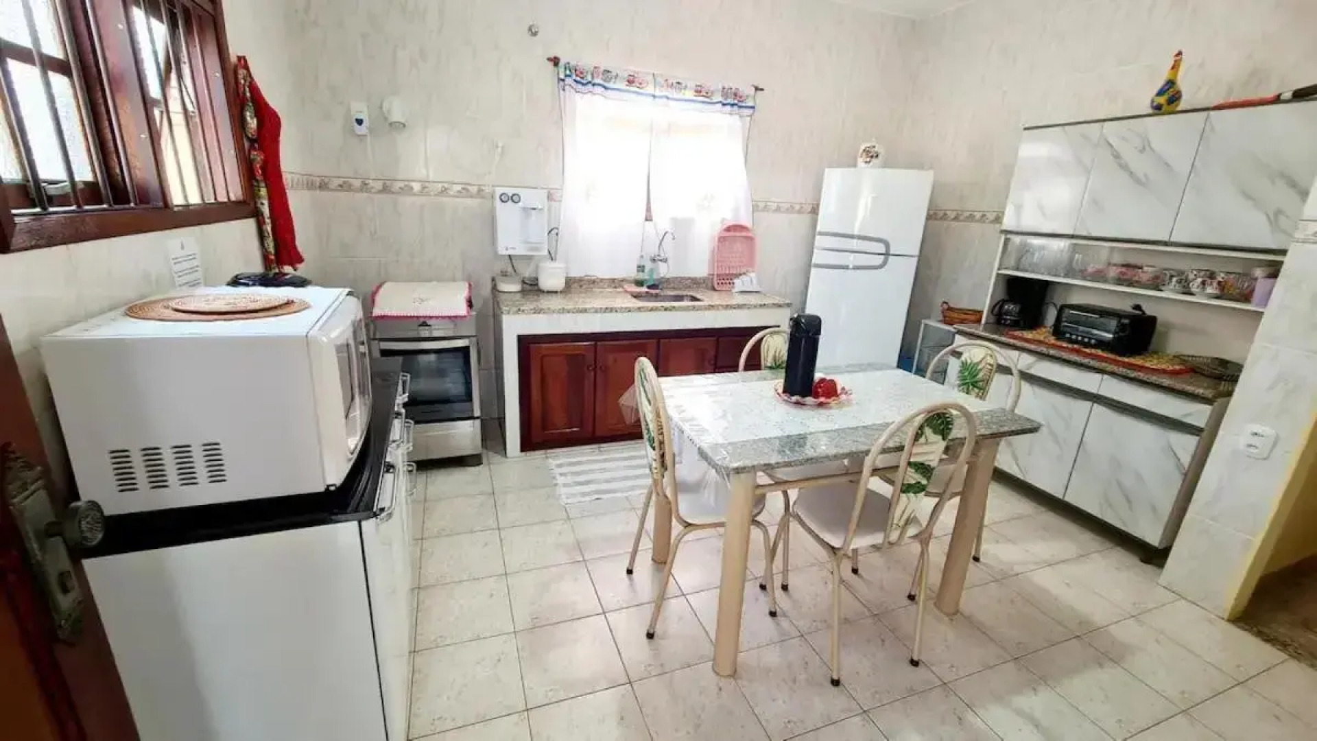 Casa em Condomínio com Piscina Privativa