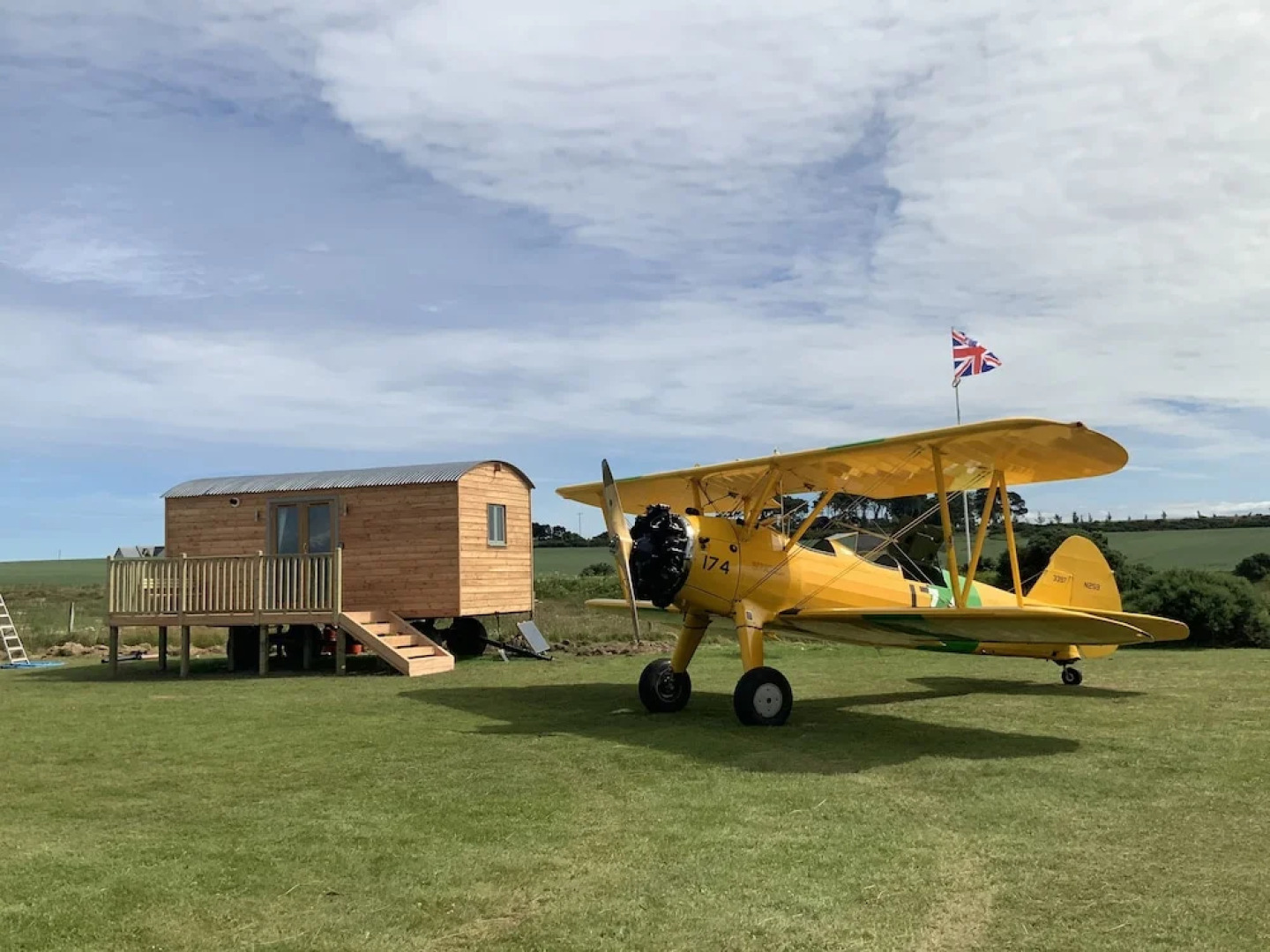 Easter Airfields off Grid Shepherds hut