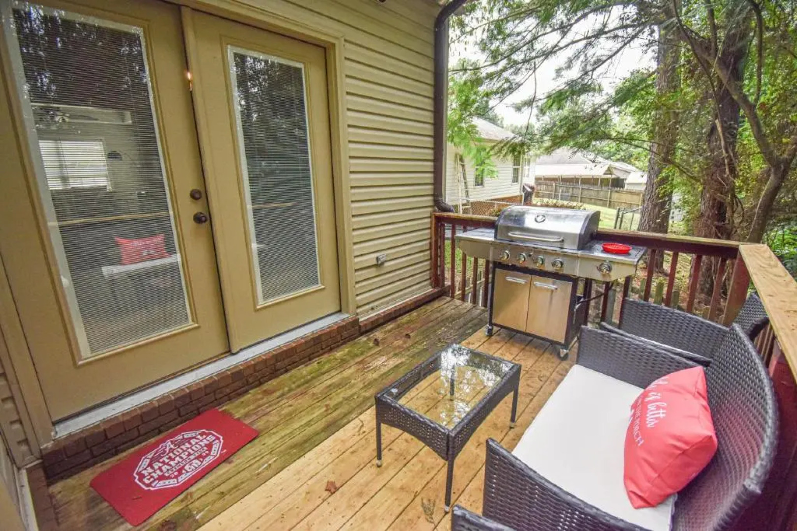 The Crimson Retreat Only 5 Miles to the Stadium BBQ Coffee Games