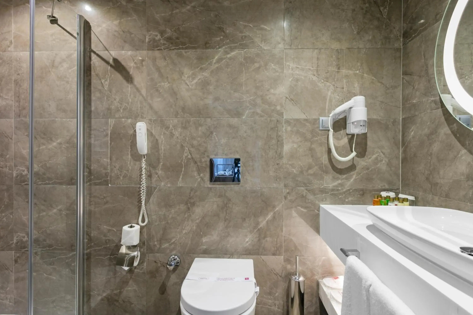 B Business Hotel & Spa