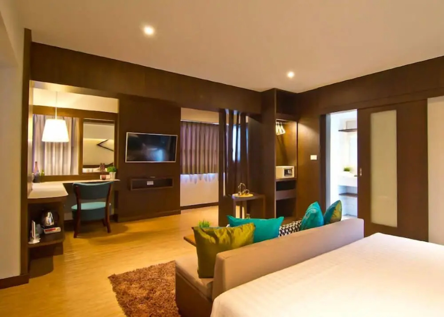 RedDoorz Premium Coco Hotel