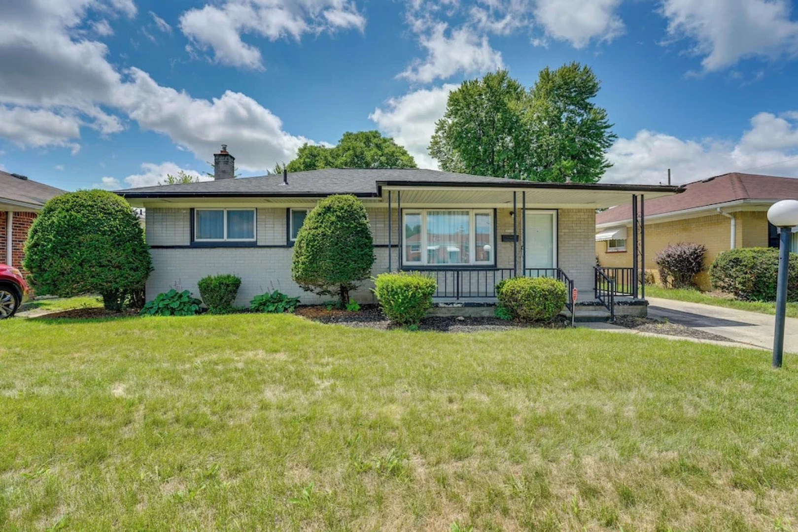 Westland Home w/ Yard ~ 20 Mi to Downtown Detroit!