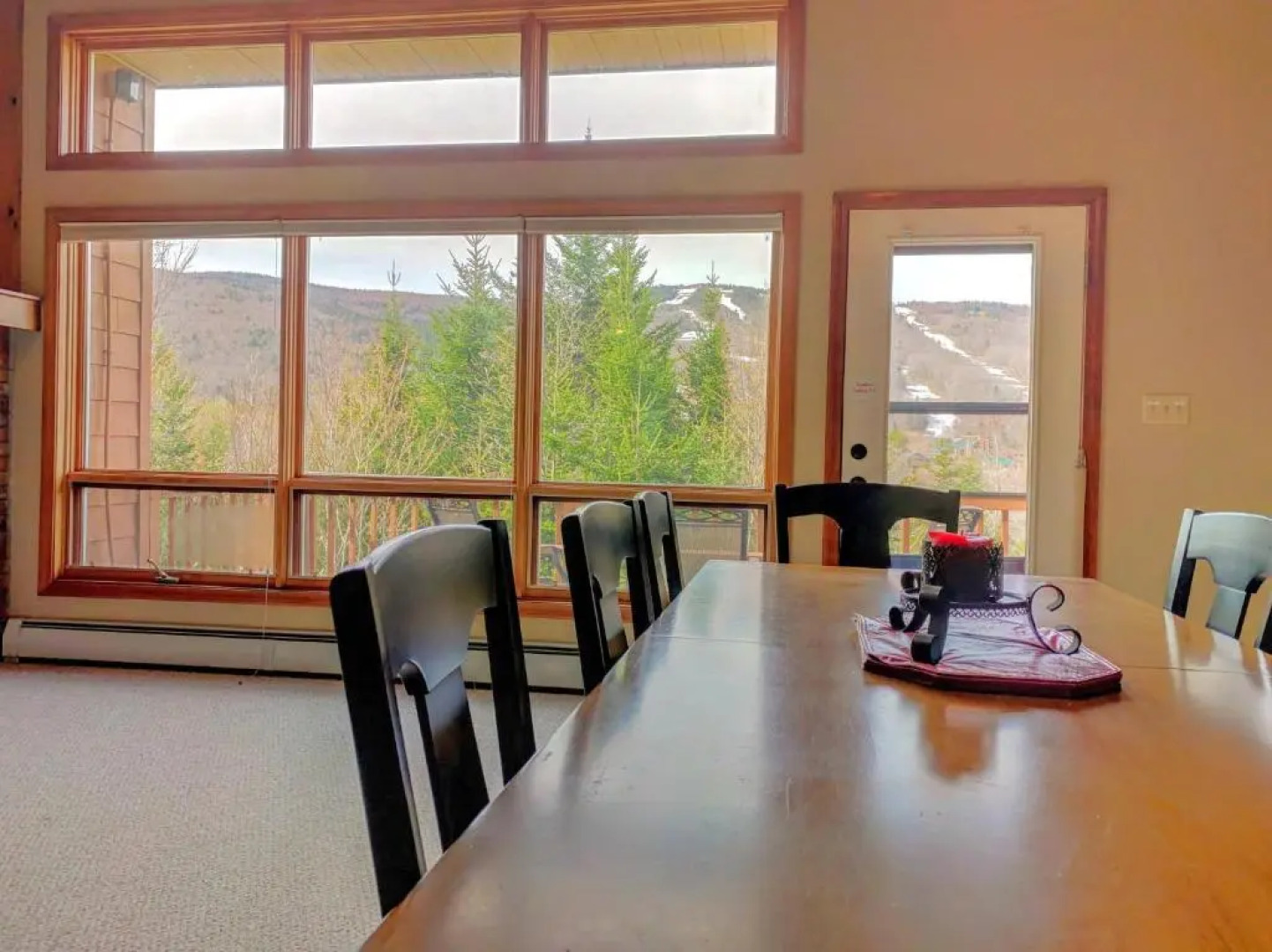 W1 Cozy and comfortable Bretton Woods condo with ski slope views fireplace